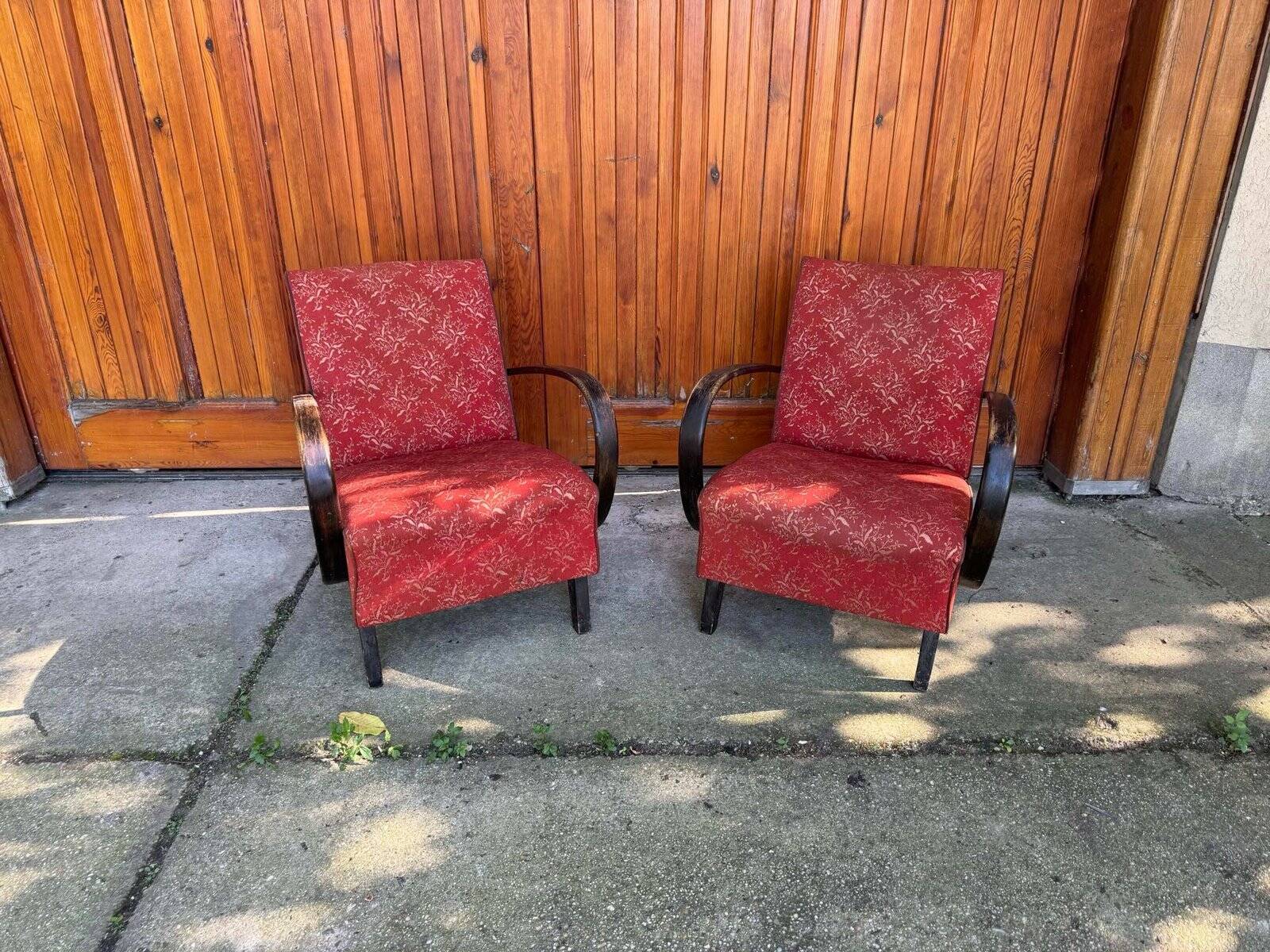 Pair of Art Deco burgundy armchairs in curved wood and fabric by Jindrich Halabala (1930s)