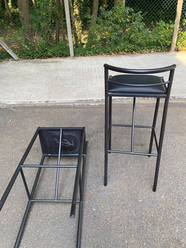 2 tabourets de bar italiens Calligaris 1990 acier et cuir noir 80cm