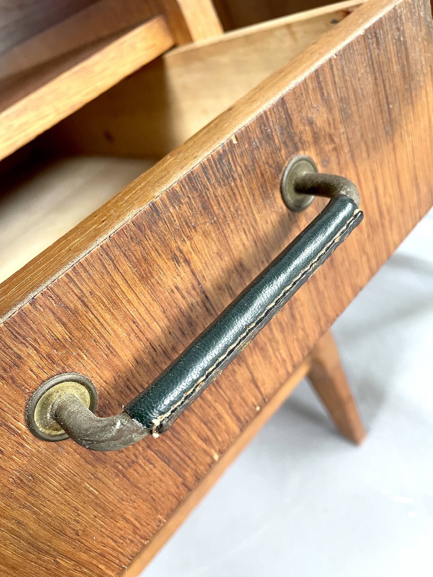 Bureau double à poignées gainées, France 1950