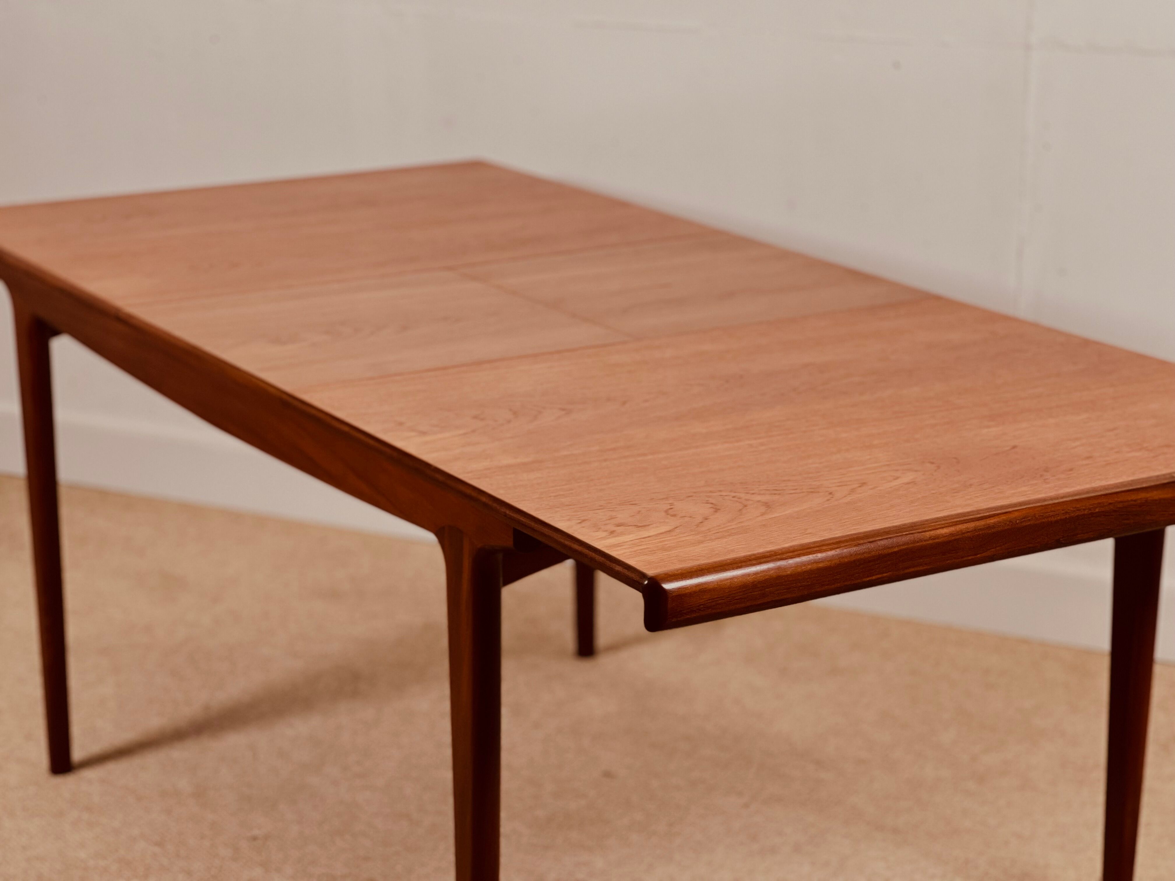 Table à manger de John Herbert en teck, collection Fonseca