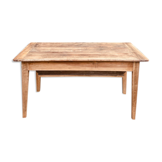 Kneading table