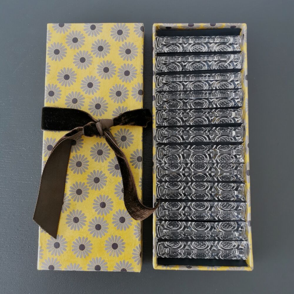 Crystal knife holder