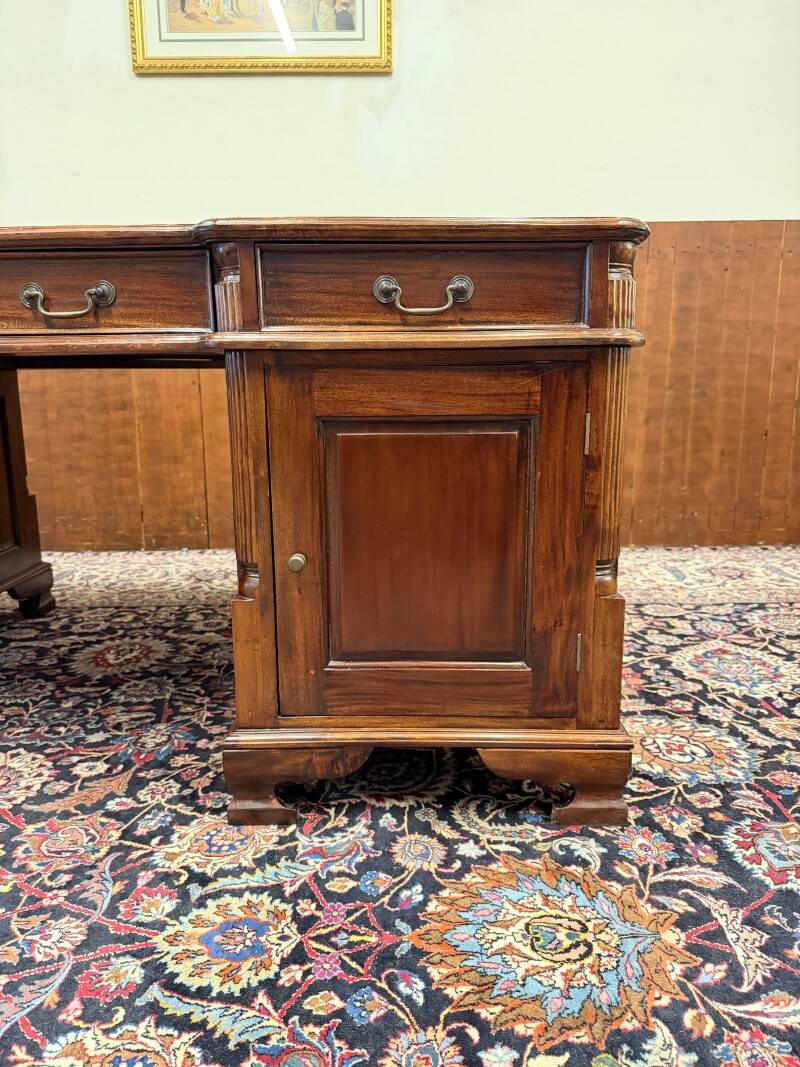 English Classic Chesterfield Partnerdesk Desk