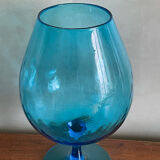 Vase bleu sur pied