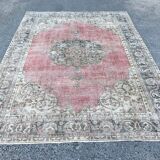 Pale pink rug with medallion
