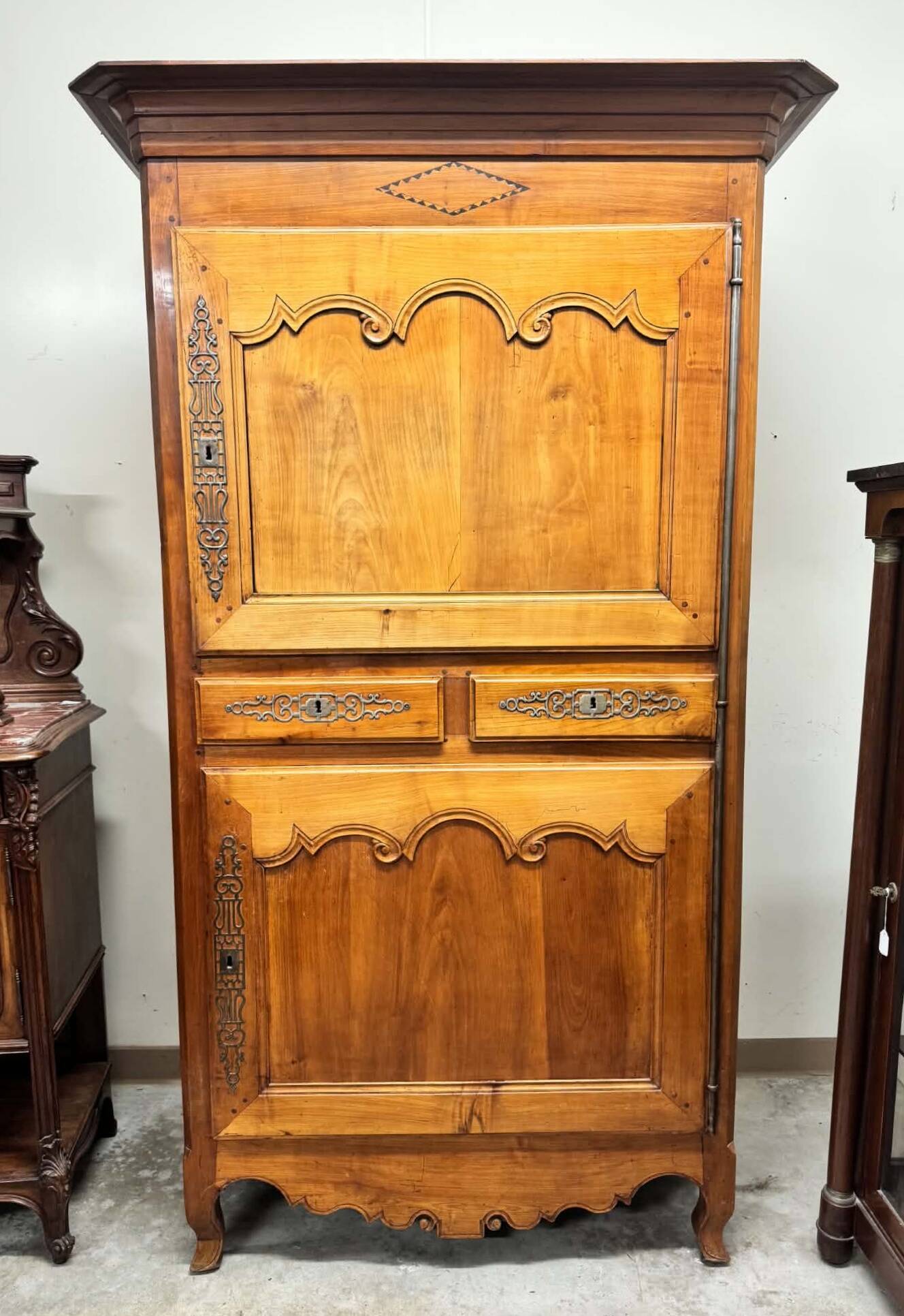 Bonnetière en merisier époque Louis XV