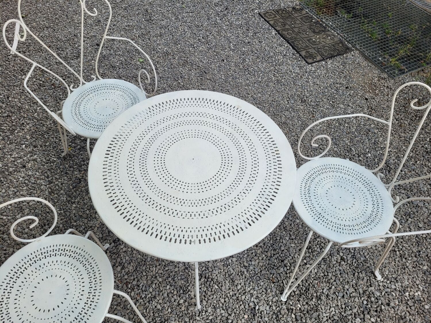 Ancien salon de jardin en fer forgé 3 fauteuils et table