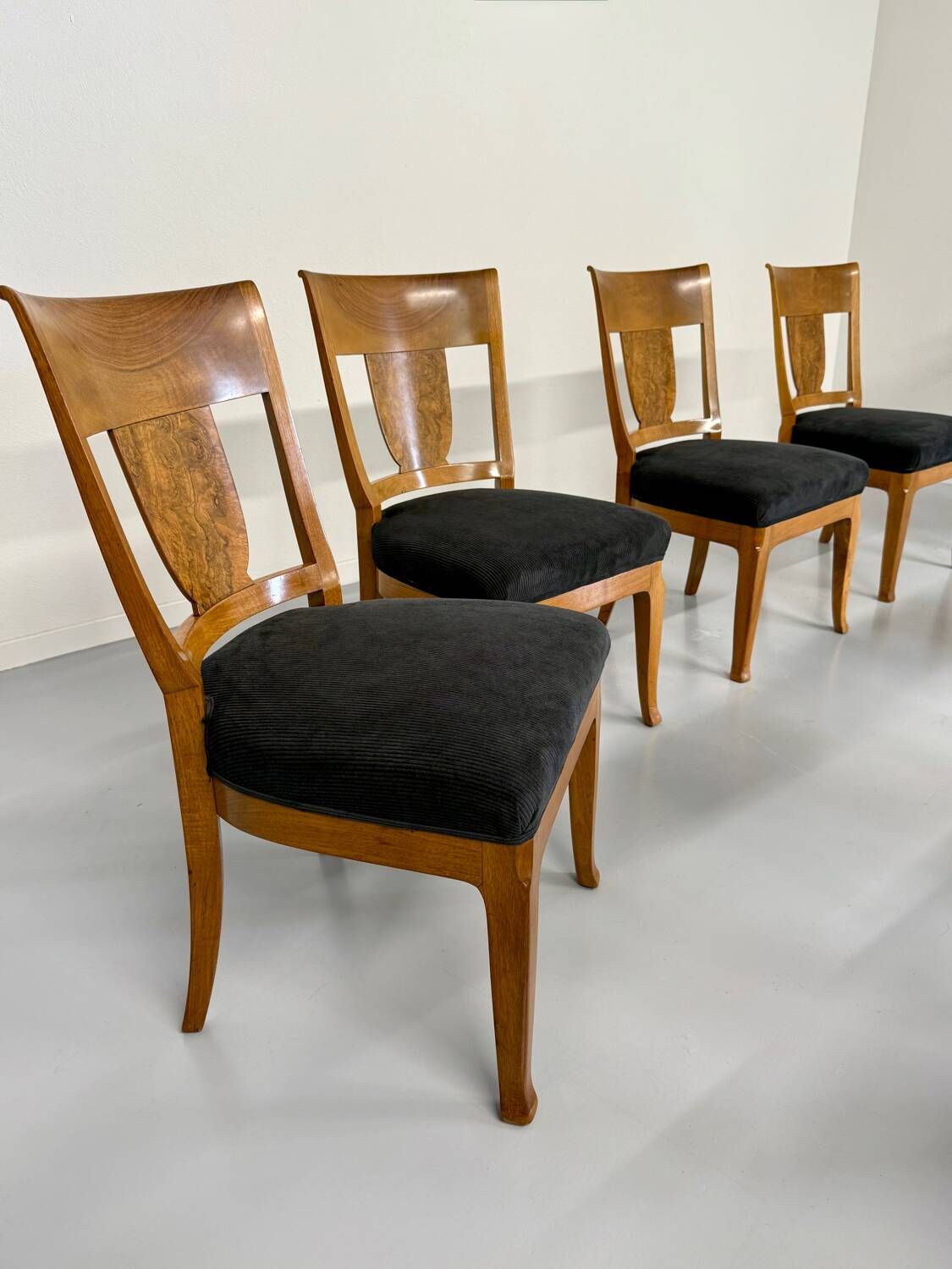 Set of 8 19th century Biedermeier art deco chairs in walnut with new upholstery