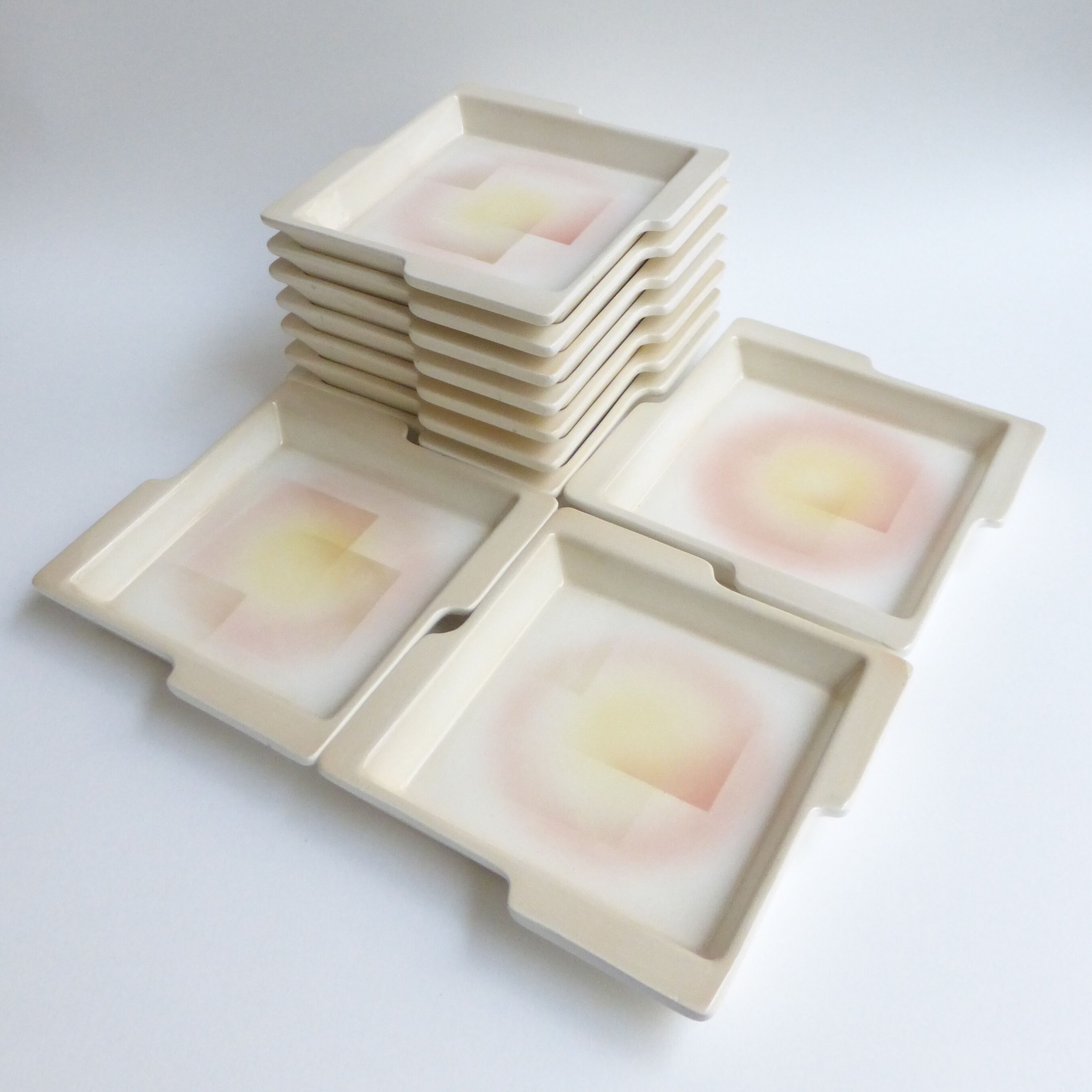 Suite d'assiettes modernistes 'Spritzdekor' Wächtersbach 1930