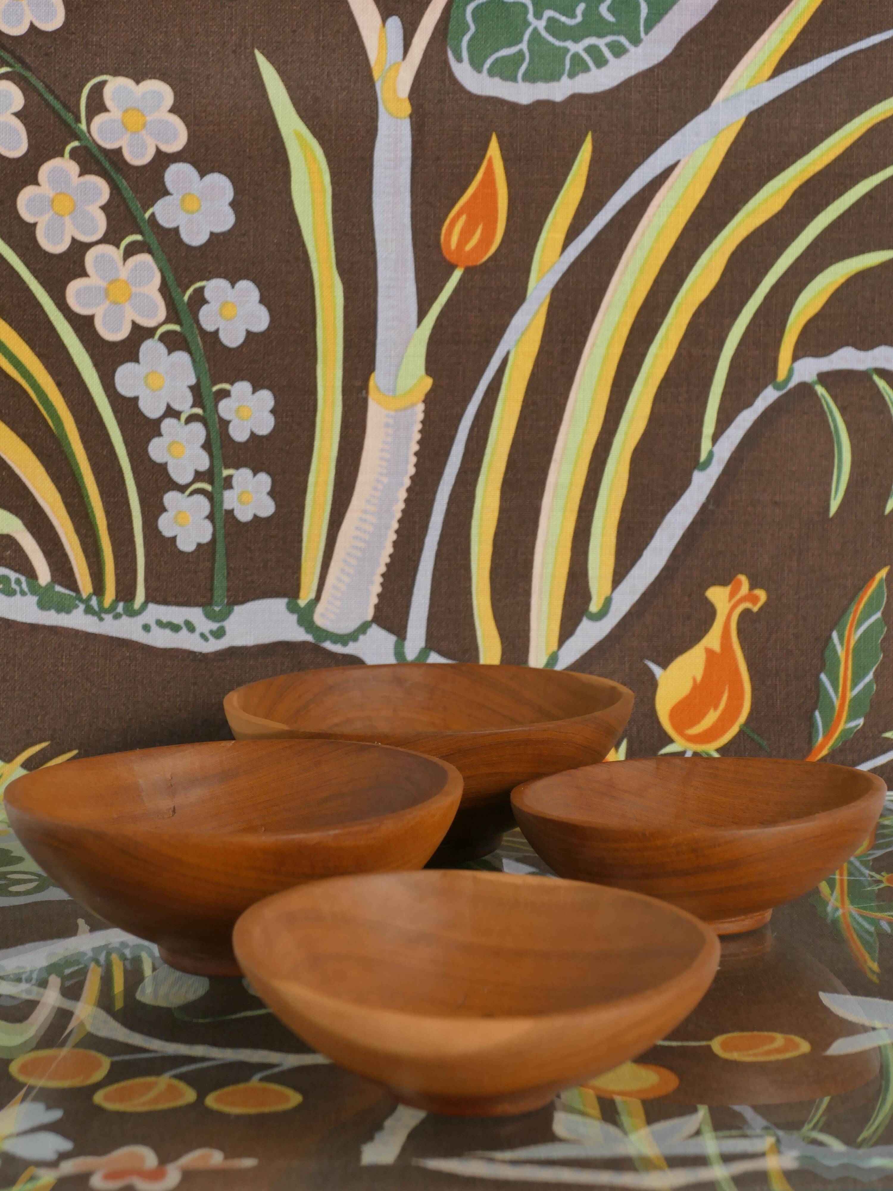 Handmade Akacia Wood Bowls, Set of 4