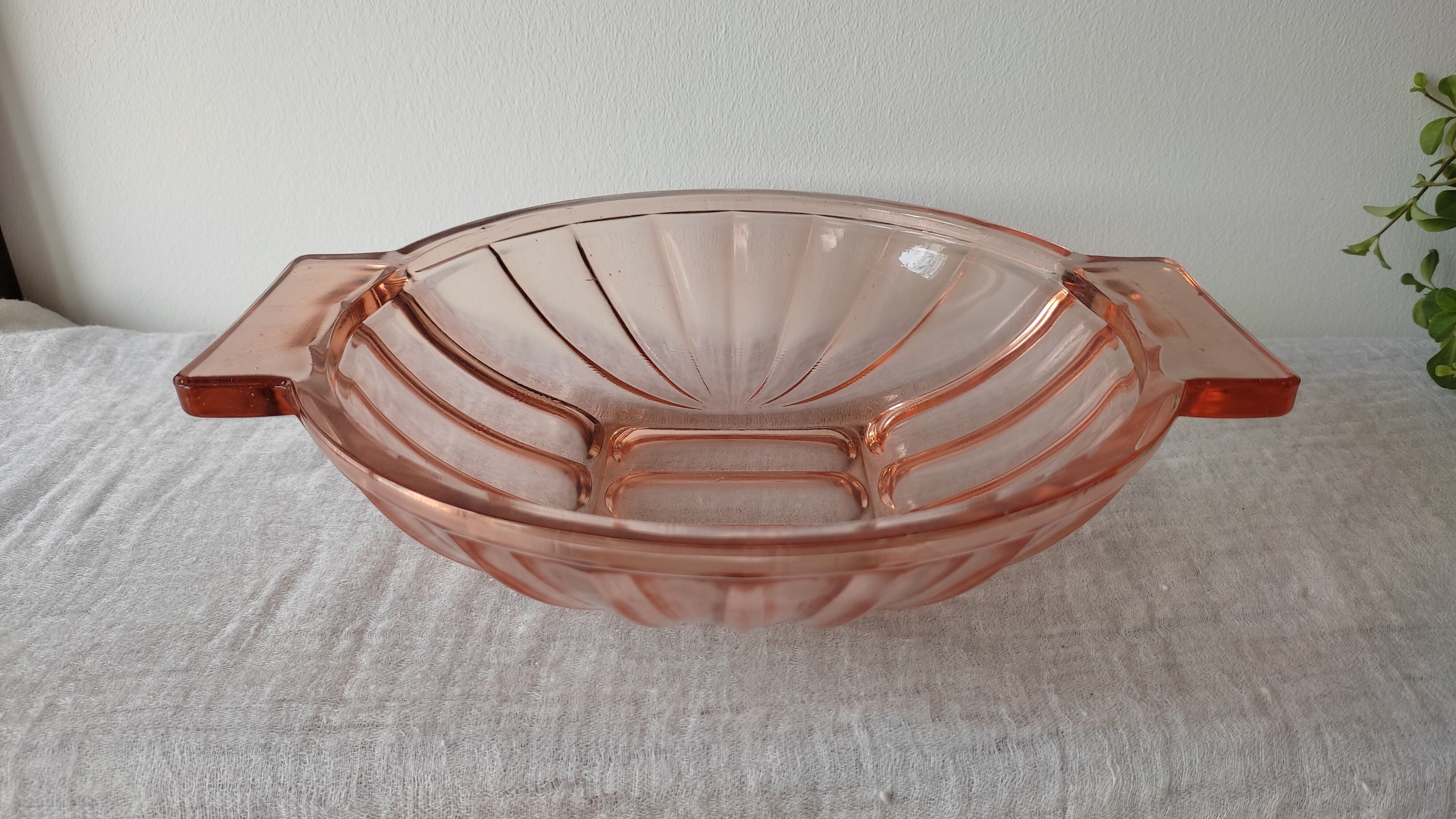 Vintage pink glass fruit cup year 40-50