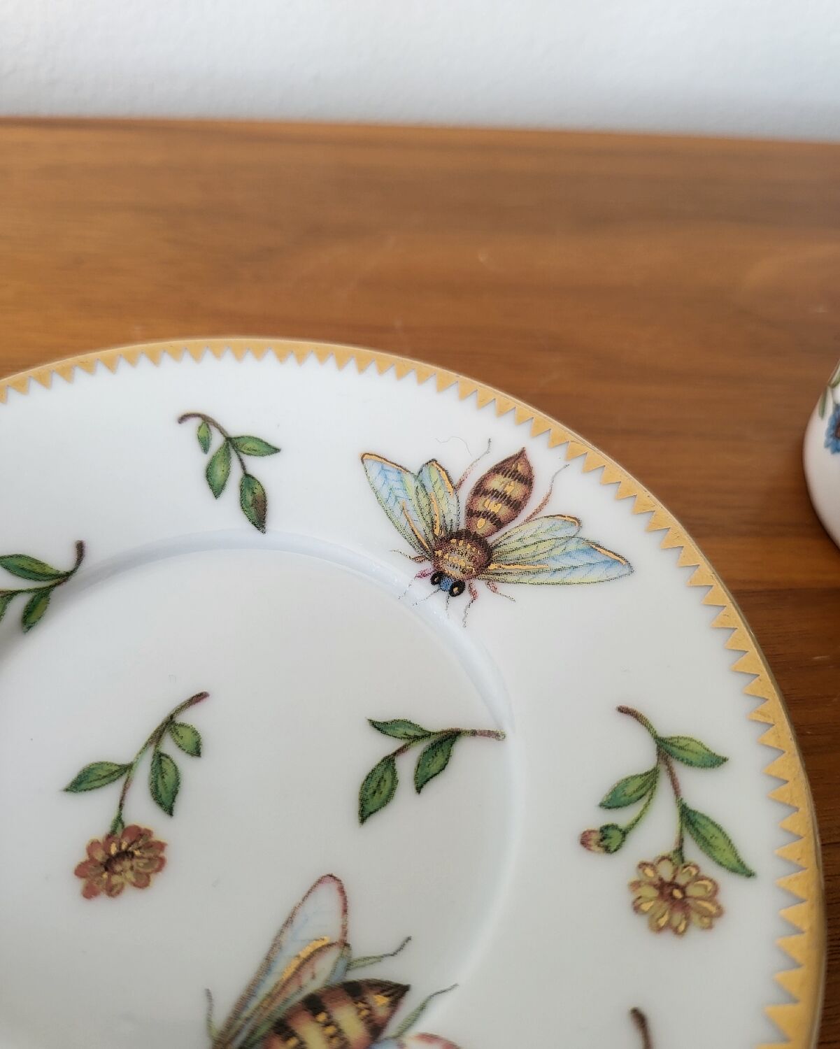 Cup and saucer in porcelain Henriette Bee pattern
