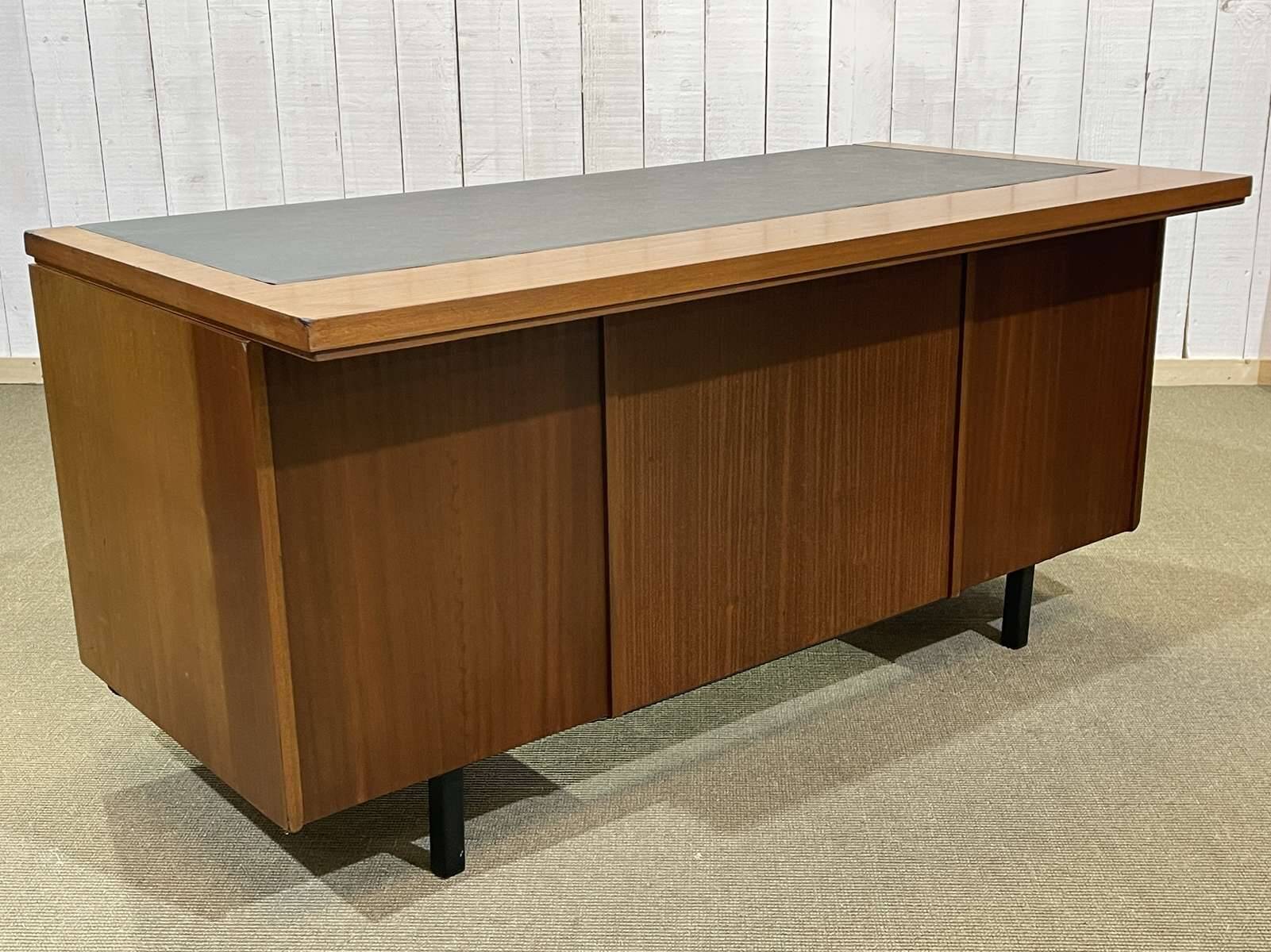 Bureau de direction anglais des années 1970 en acajou