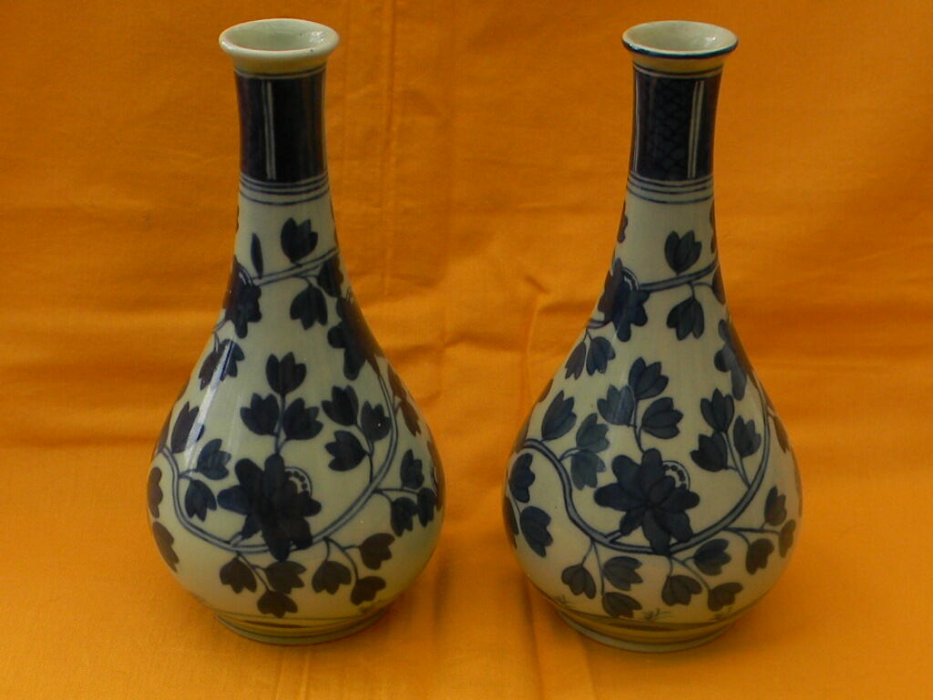 Pair of Asian porcelain vases. Blue décor.