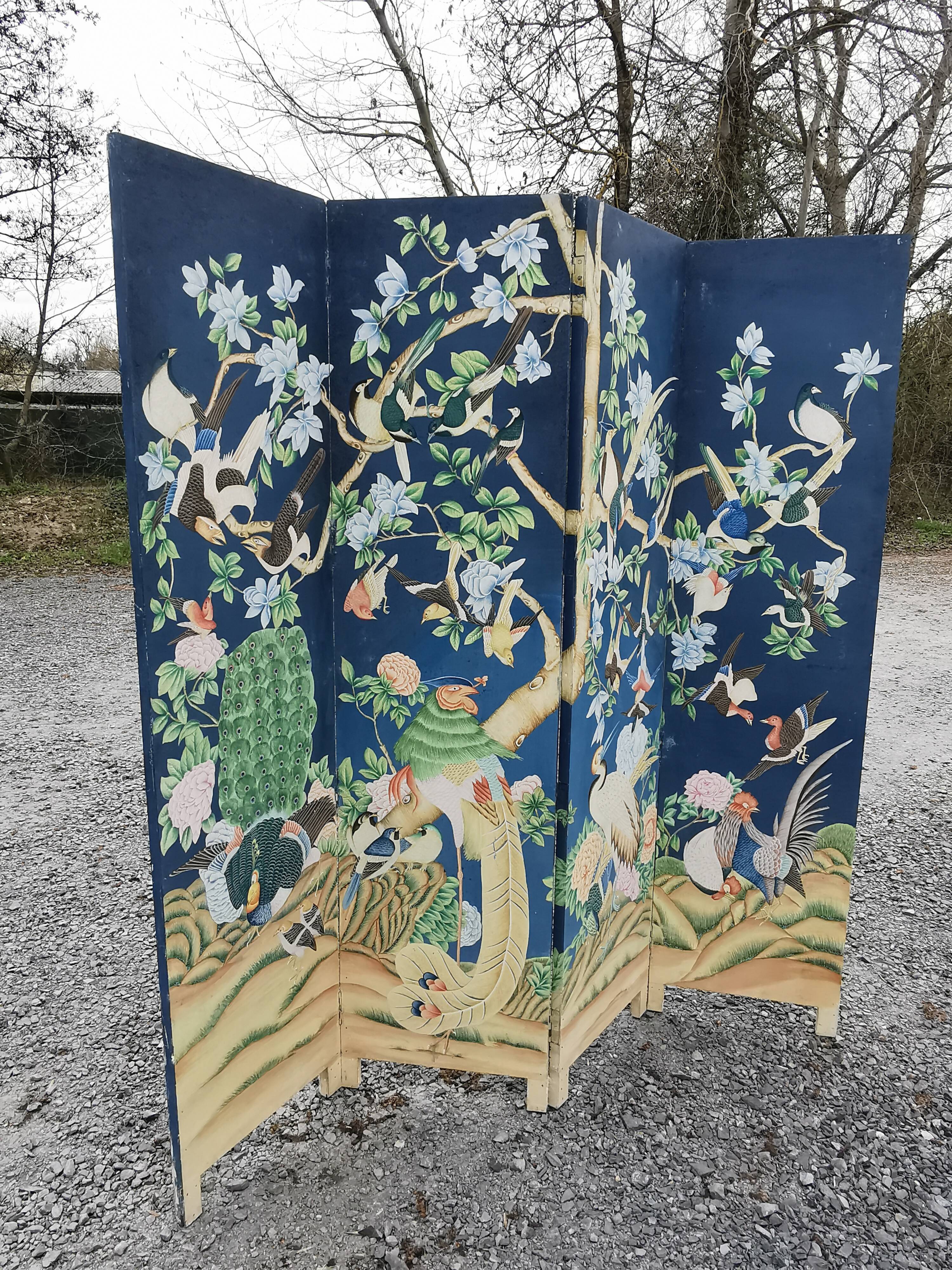 Wooden screen painted hand decorating birds