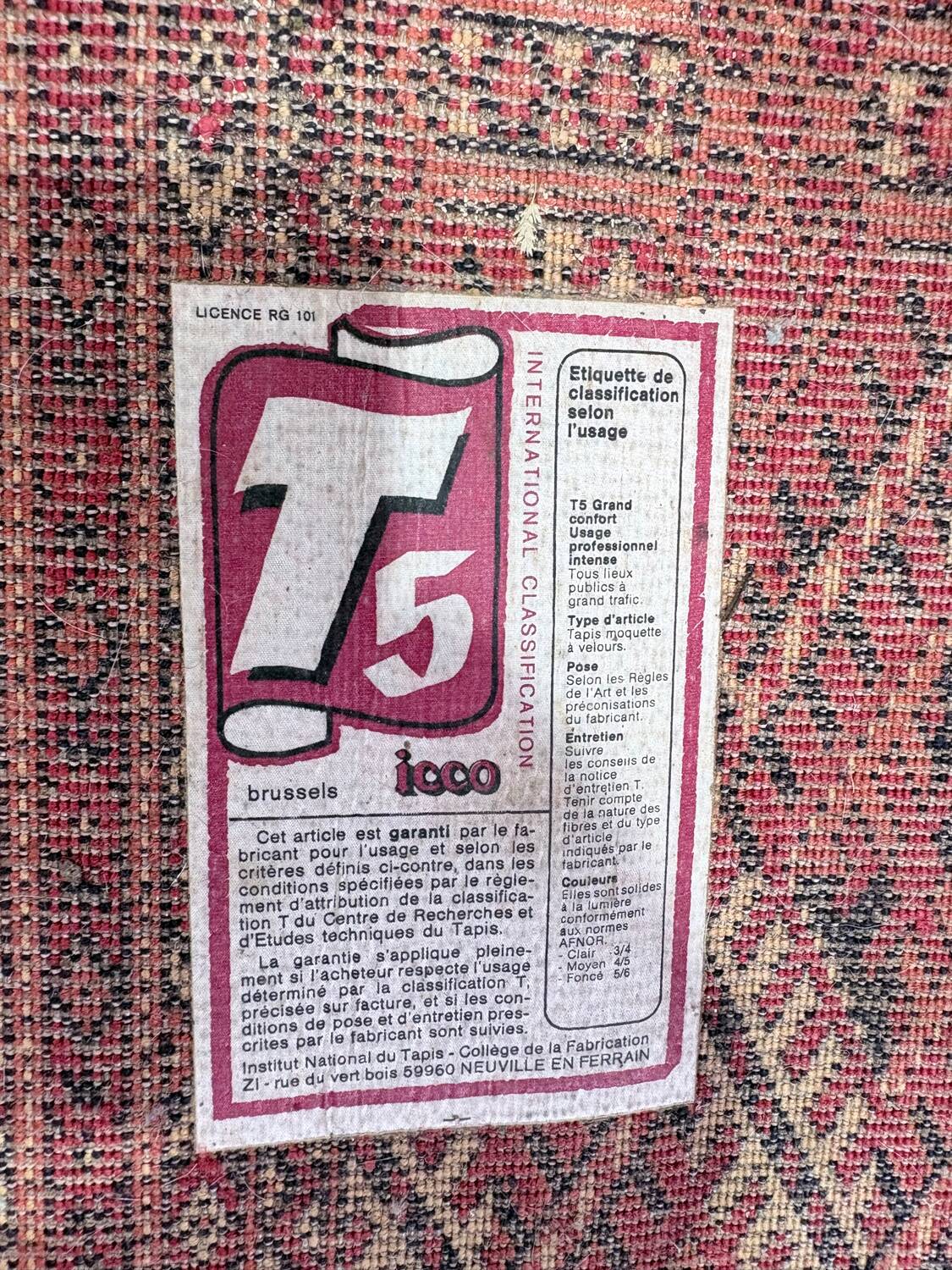 Large red Bokhara-style oriental carpet 300x200 cm with gul patterns.