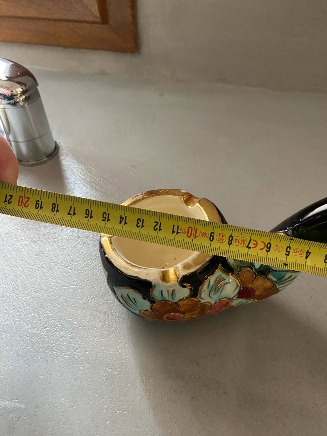 Vallauris pipe-shaped ashtray with blue and gold flowers