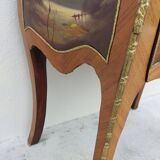 Louis XV curved chest of drawers in Martin varnished marquetry