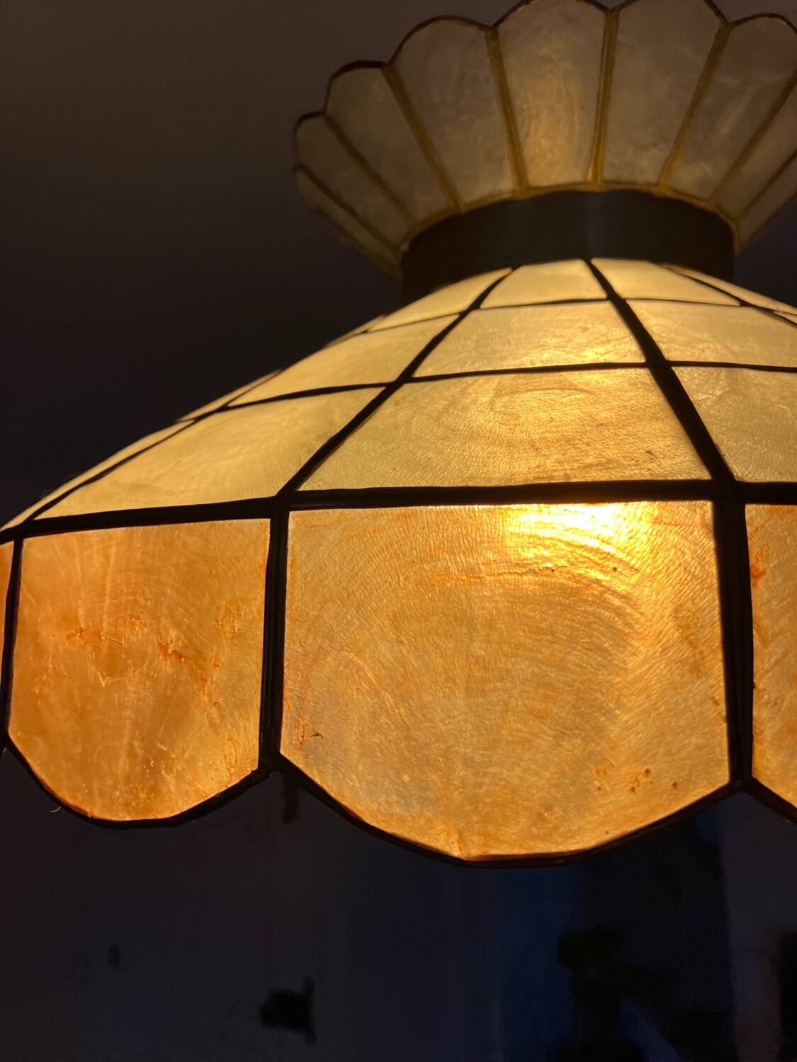 Vintage mother-of-pearl pendant light