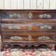 Regency period commode – Solid walnut – Chiselled gilded bronze