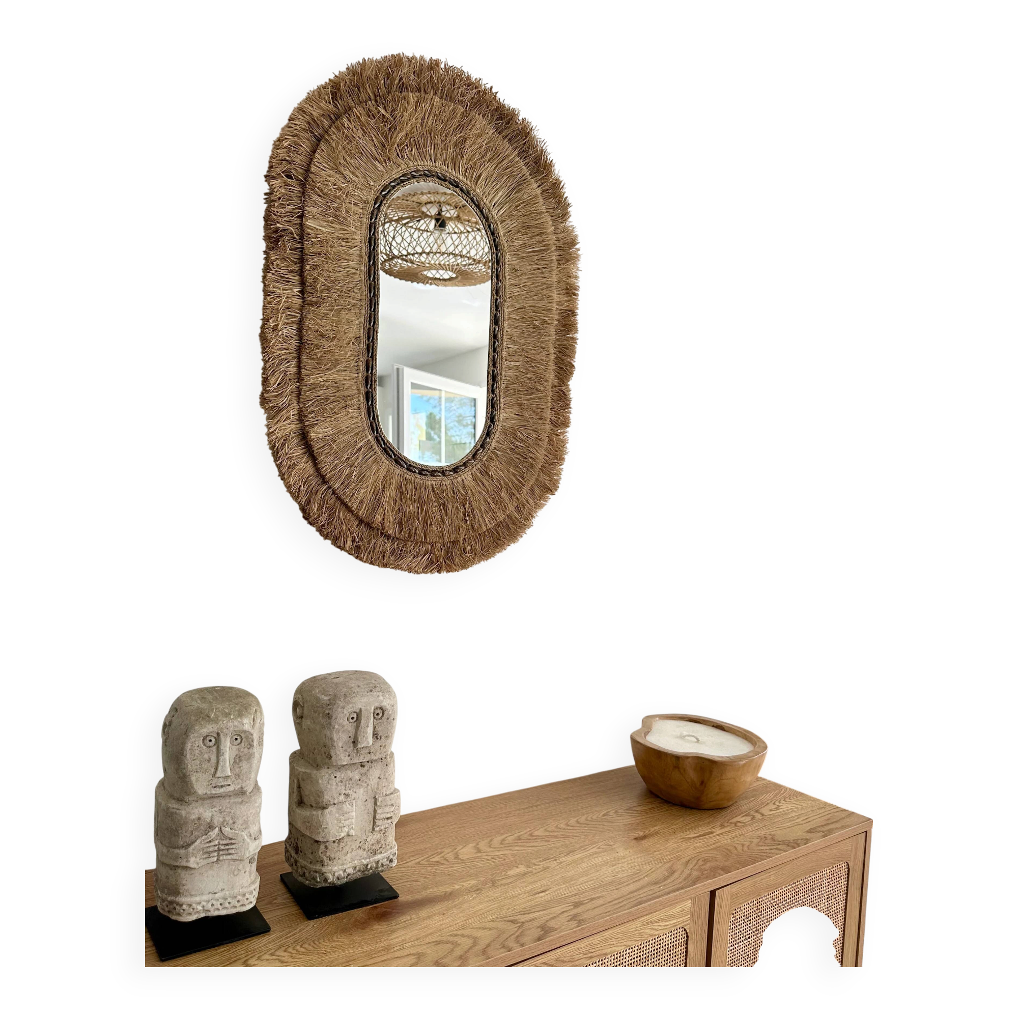 Handcrafted oval mirror in raffia and shells