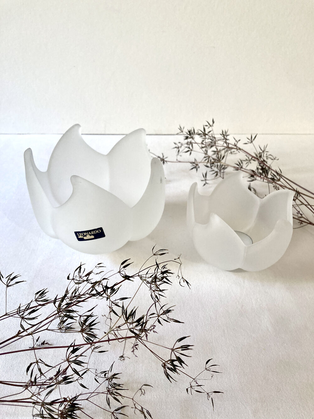 Pair of "Lotus" frosted glass candle holders – Leonardo