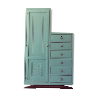 Asymmetrical cabinet