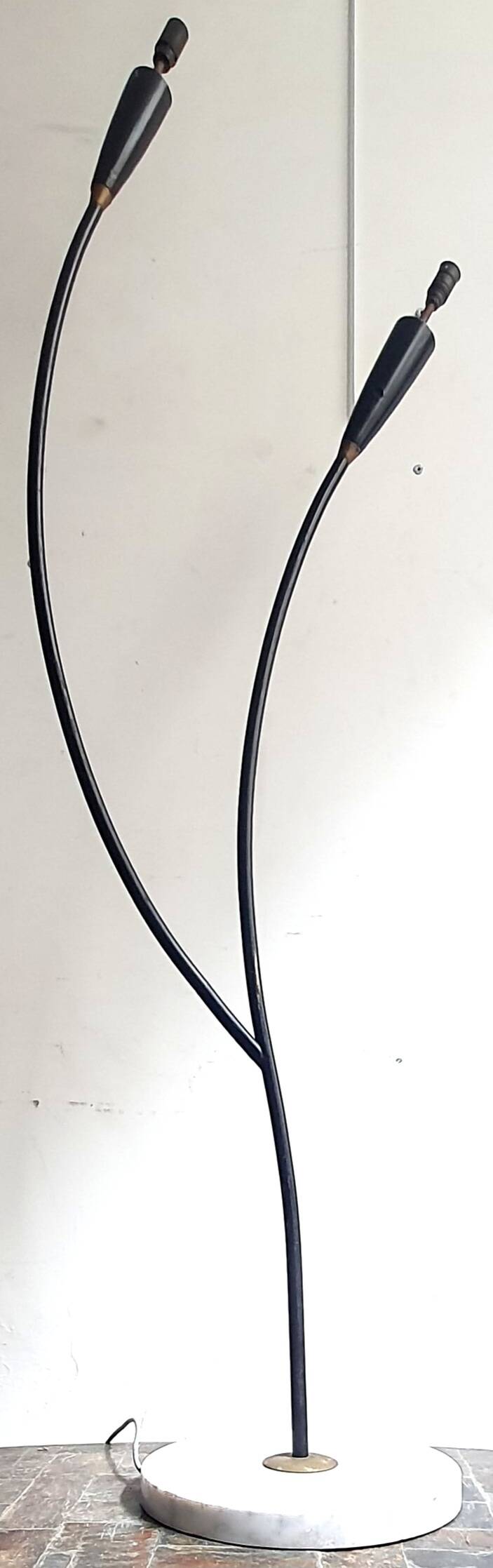 Vintage italian floor lamp from the 50s / 60s black lacquered metal and marble