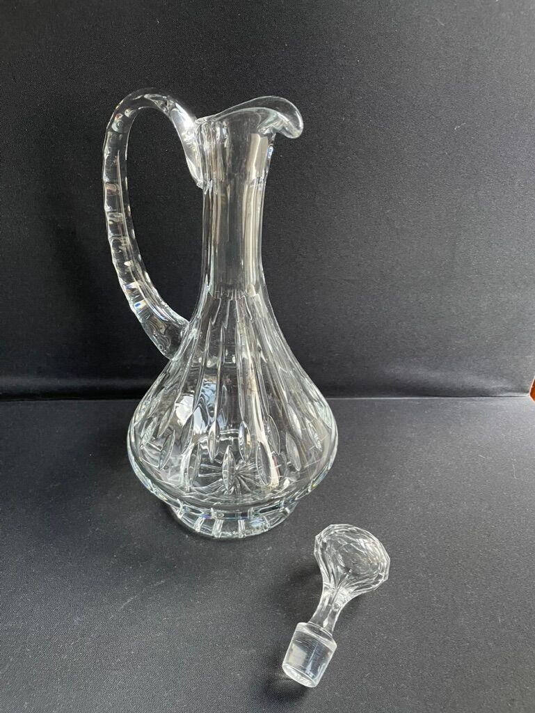 Decanter in blown and cut crystal