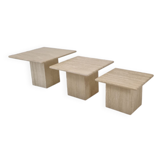 Set de 3 tables basses ou d’appoint en travertin italien, années 1980