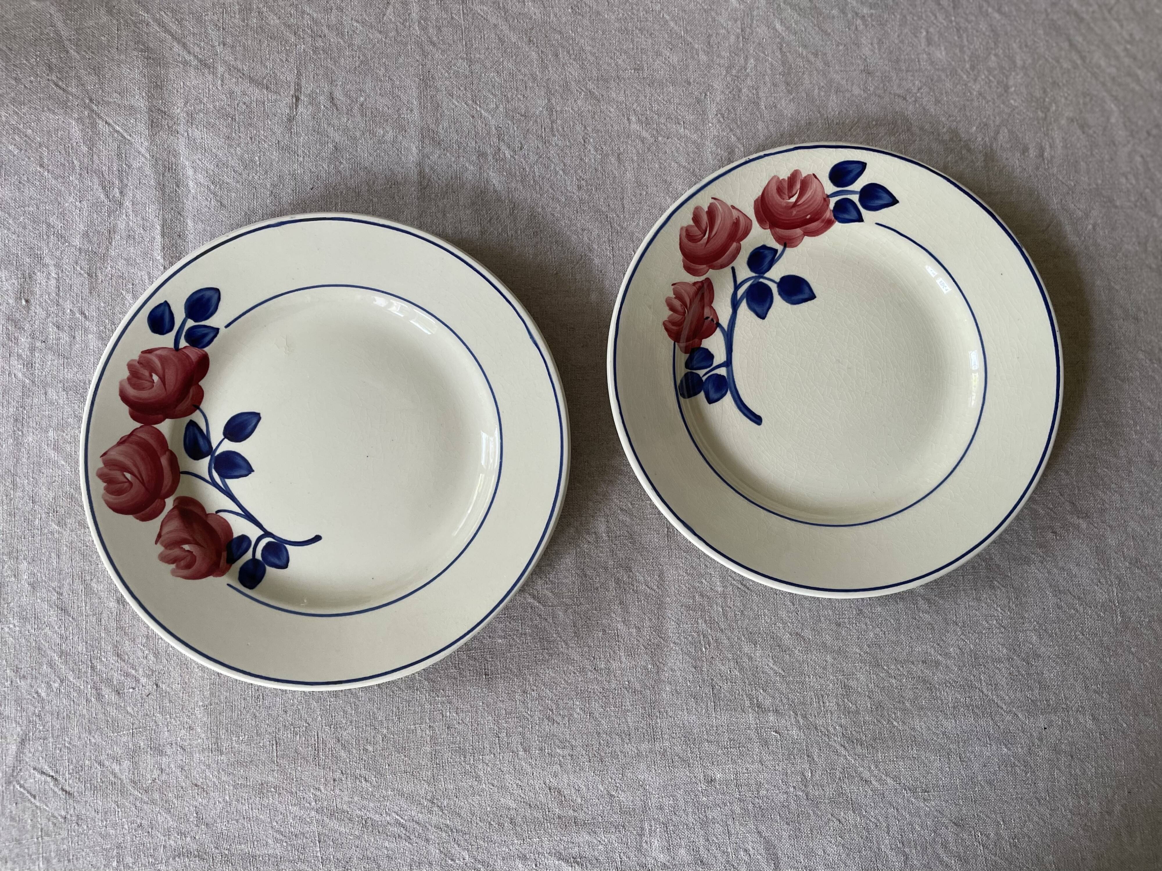 Dessert plates decorated with HBCM roses