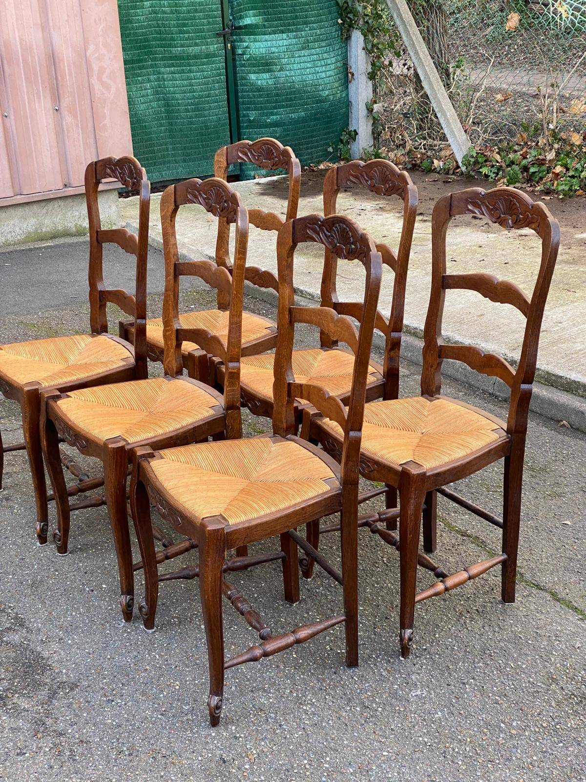 6 chaises Louis XV en bois massif chêne foncé et paille sculptures coqu