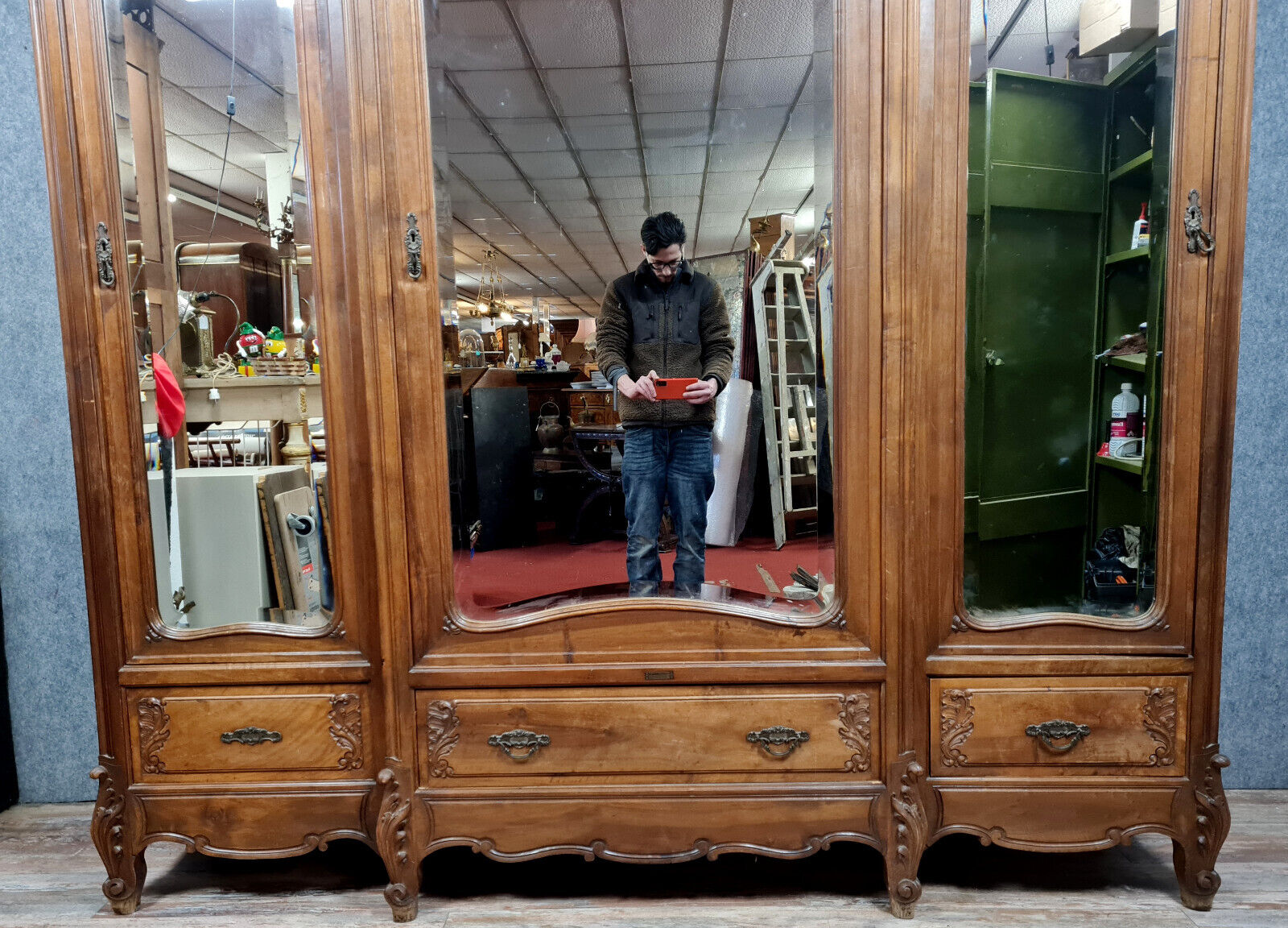 Louis XV Rocaille walnut cabinet stamped Gianinetto circa 1880