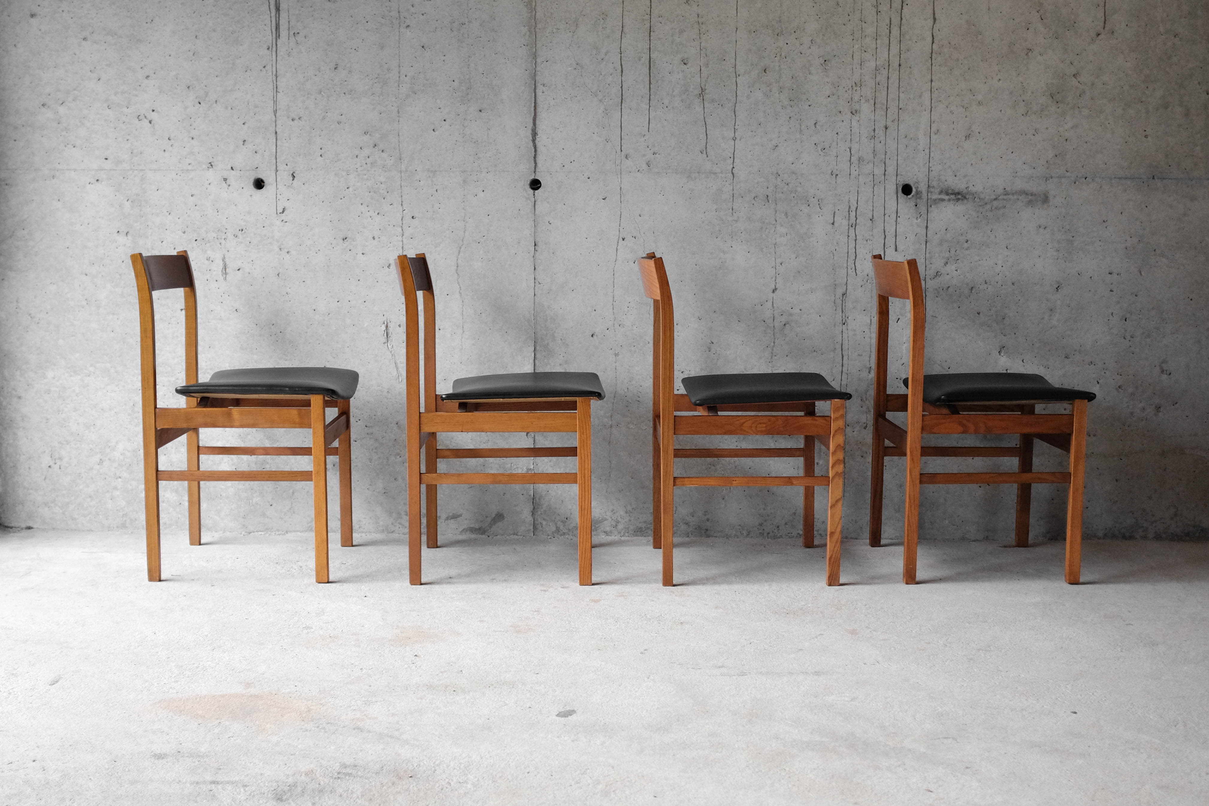 Table and 4 chairs 60