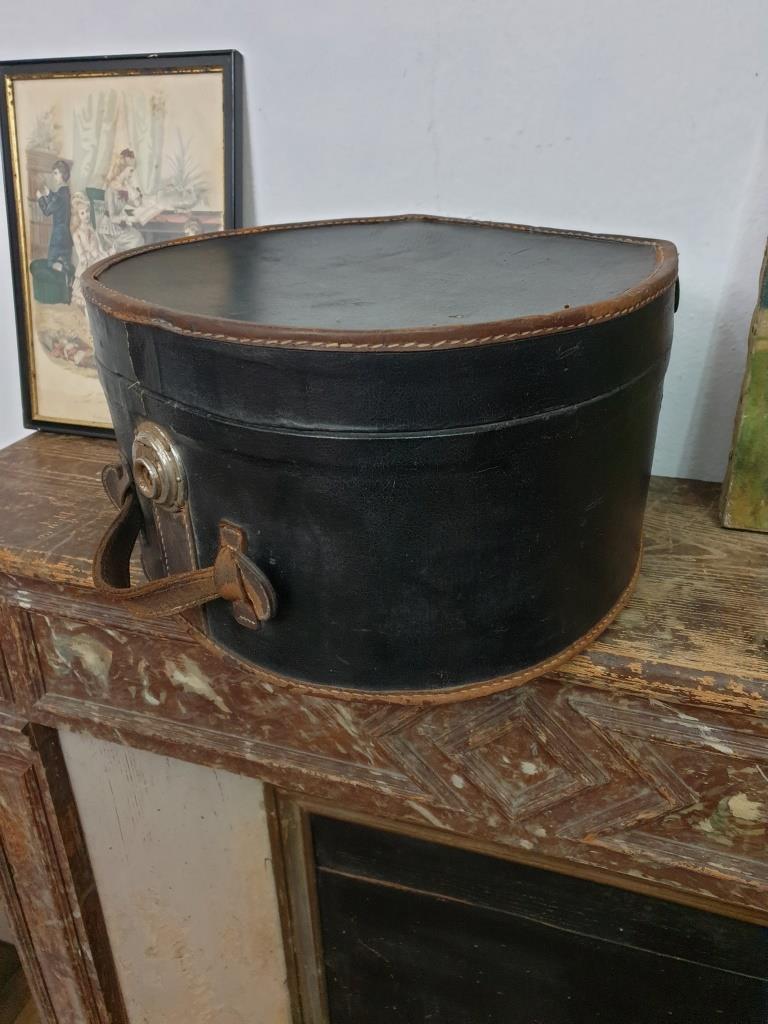 Hat box