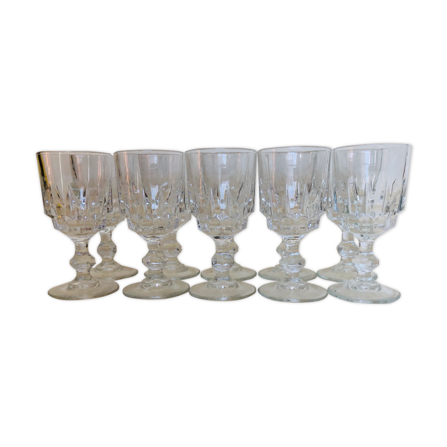 Ensemble de dix verres à liqueur en verre