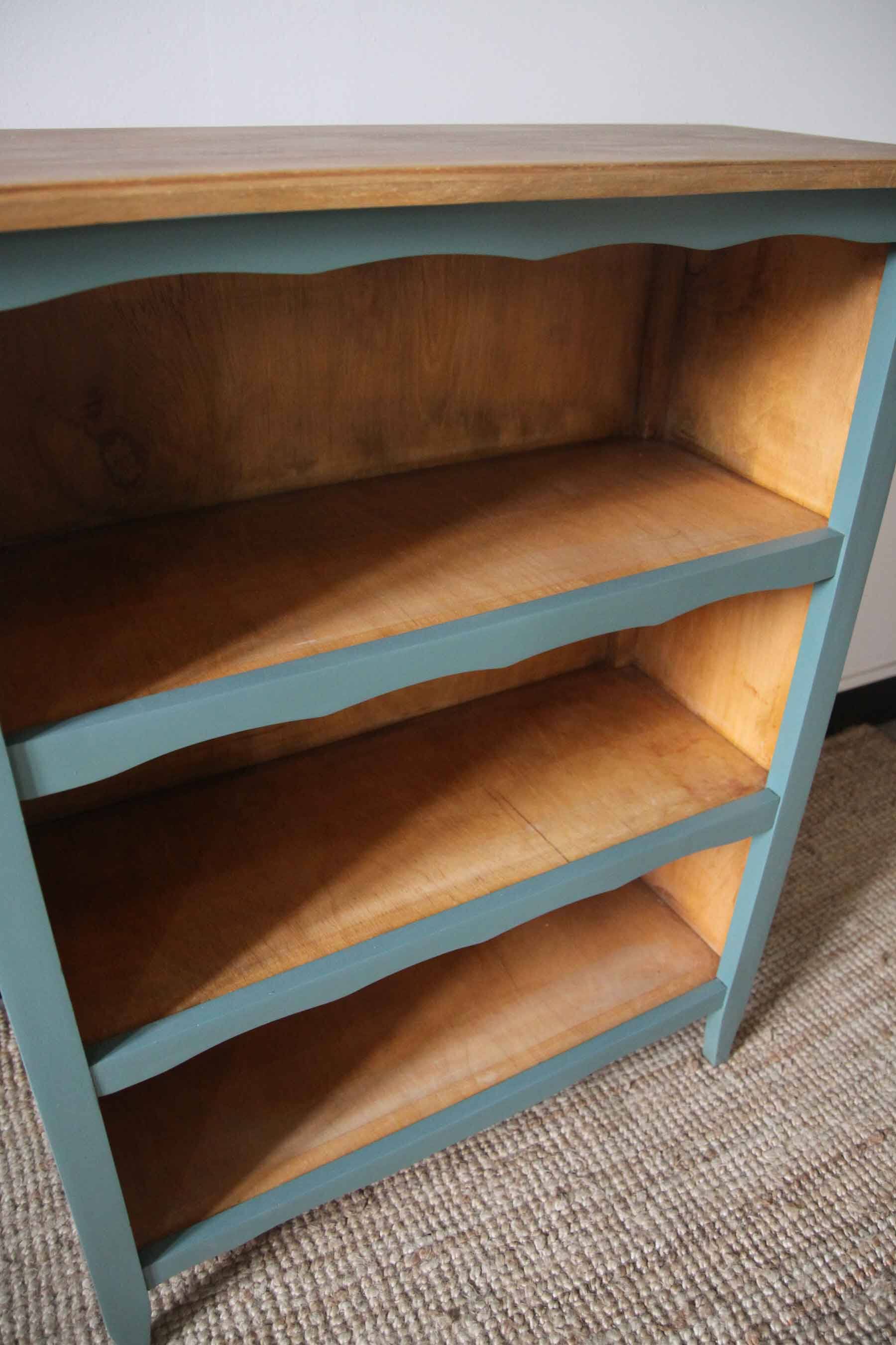 Vintage wooden bibus/bookcase
