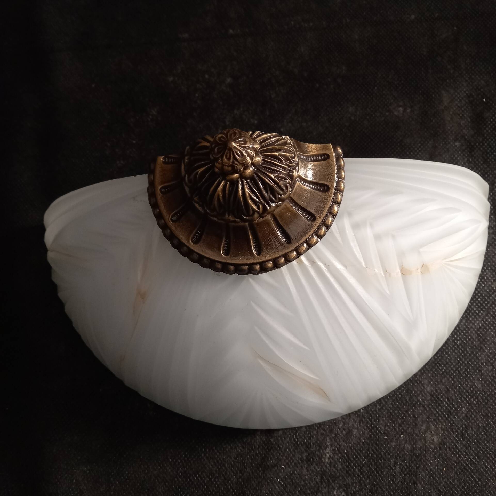 Wall light in brass and glass paste