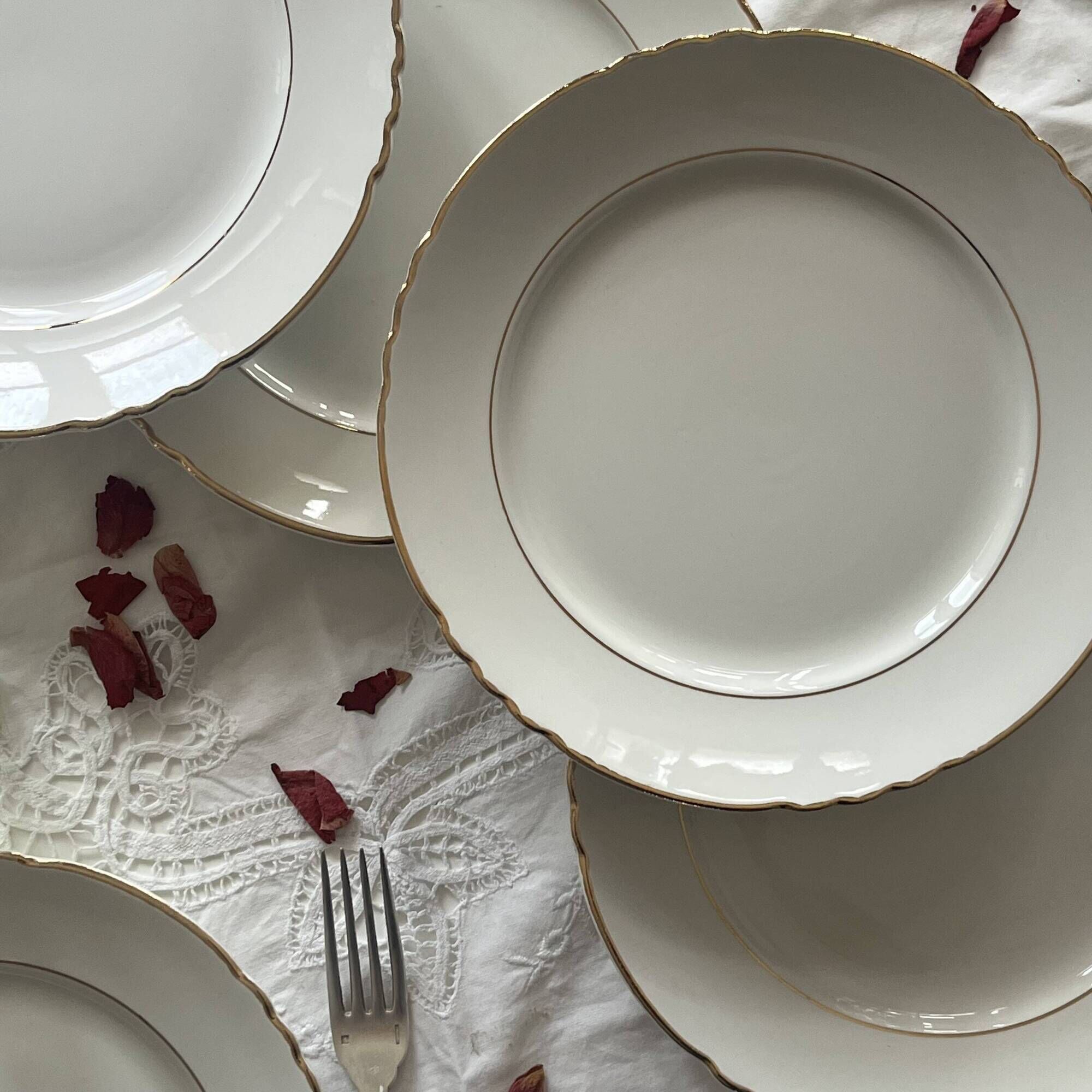 6 antique earthenware flat plates in off-white with gilding from Moulin des Loups.
