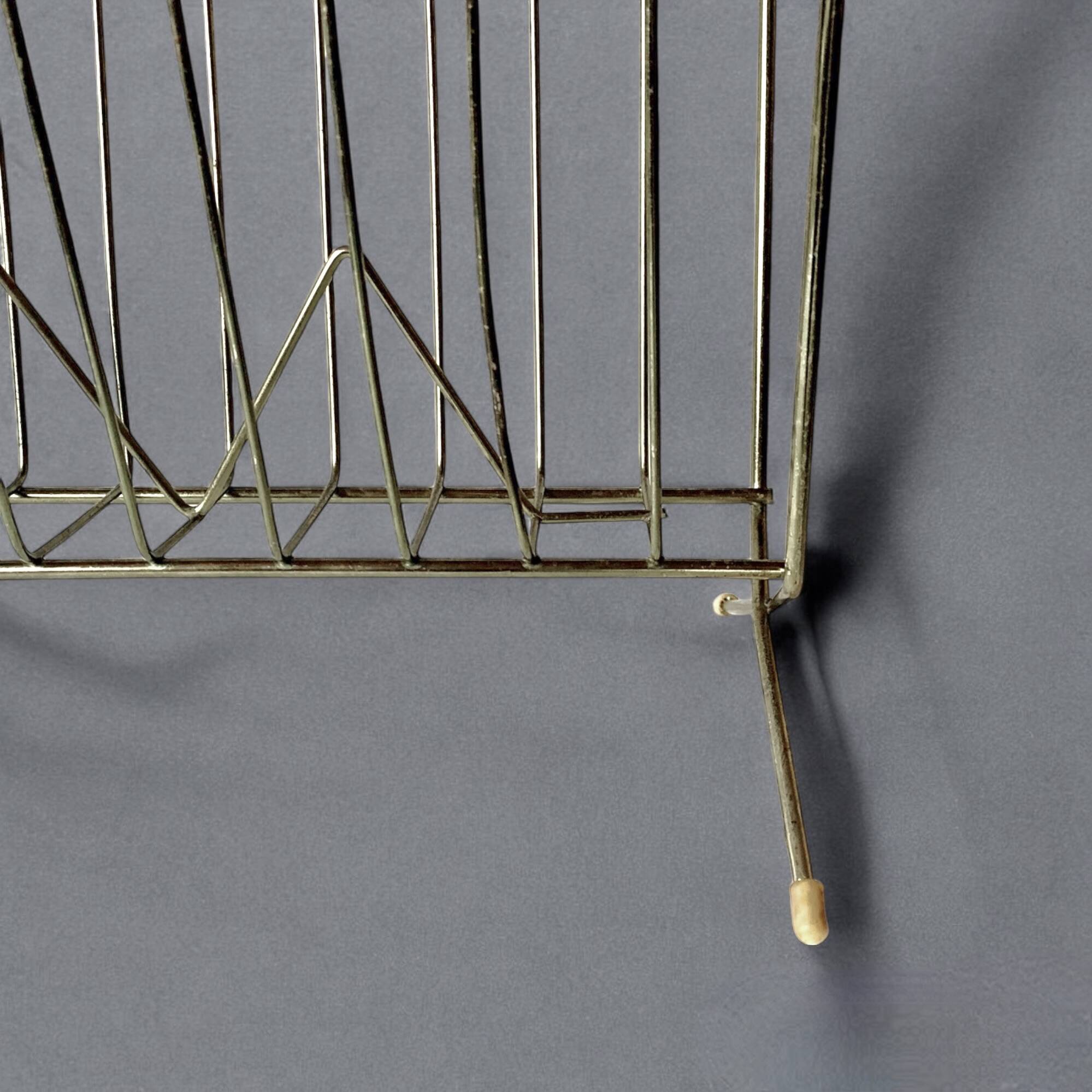 50s magazine rack in brass and scoubidou