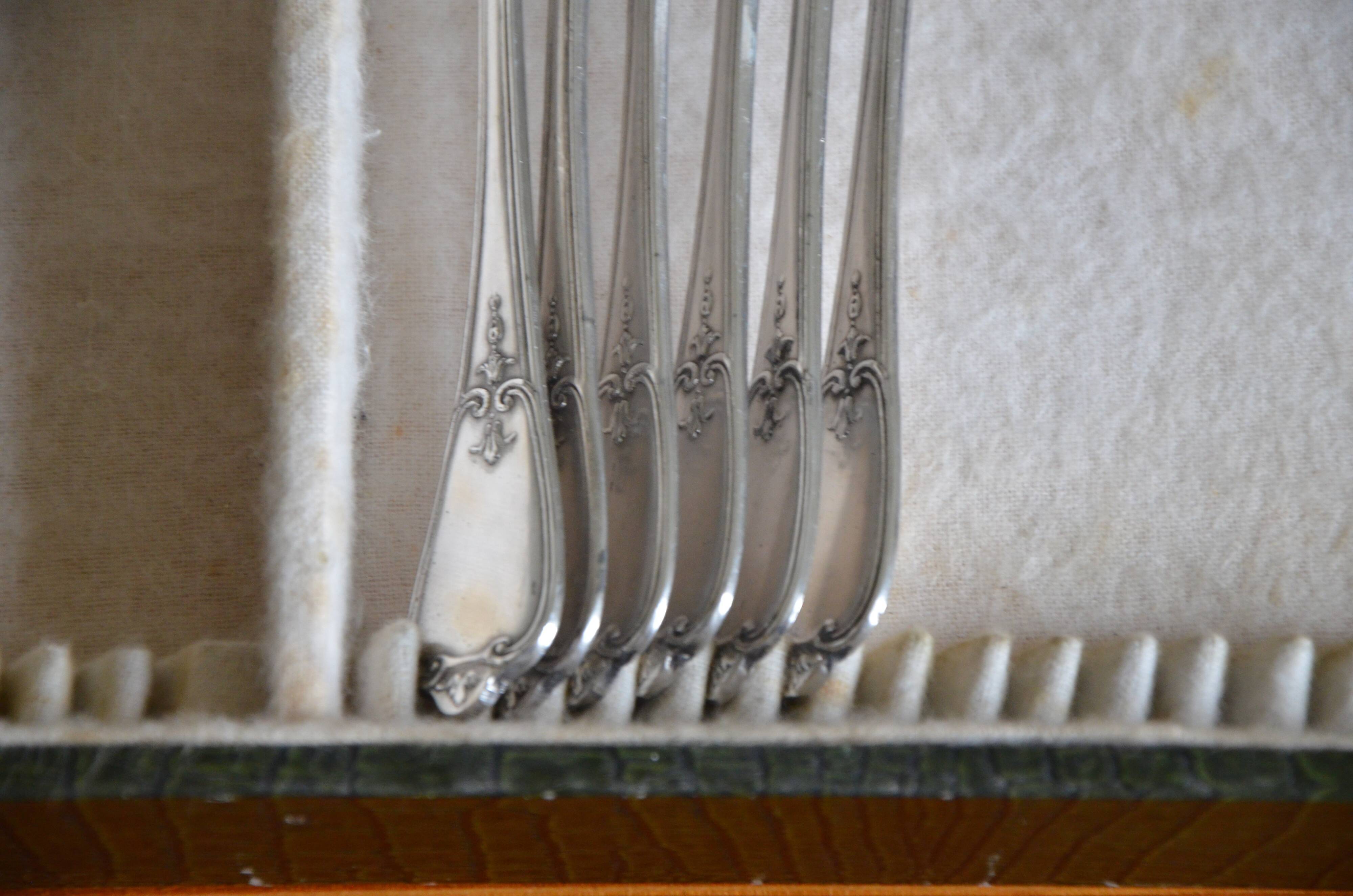 Silver metal housewife