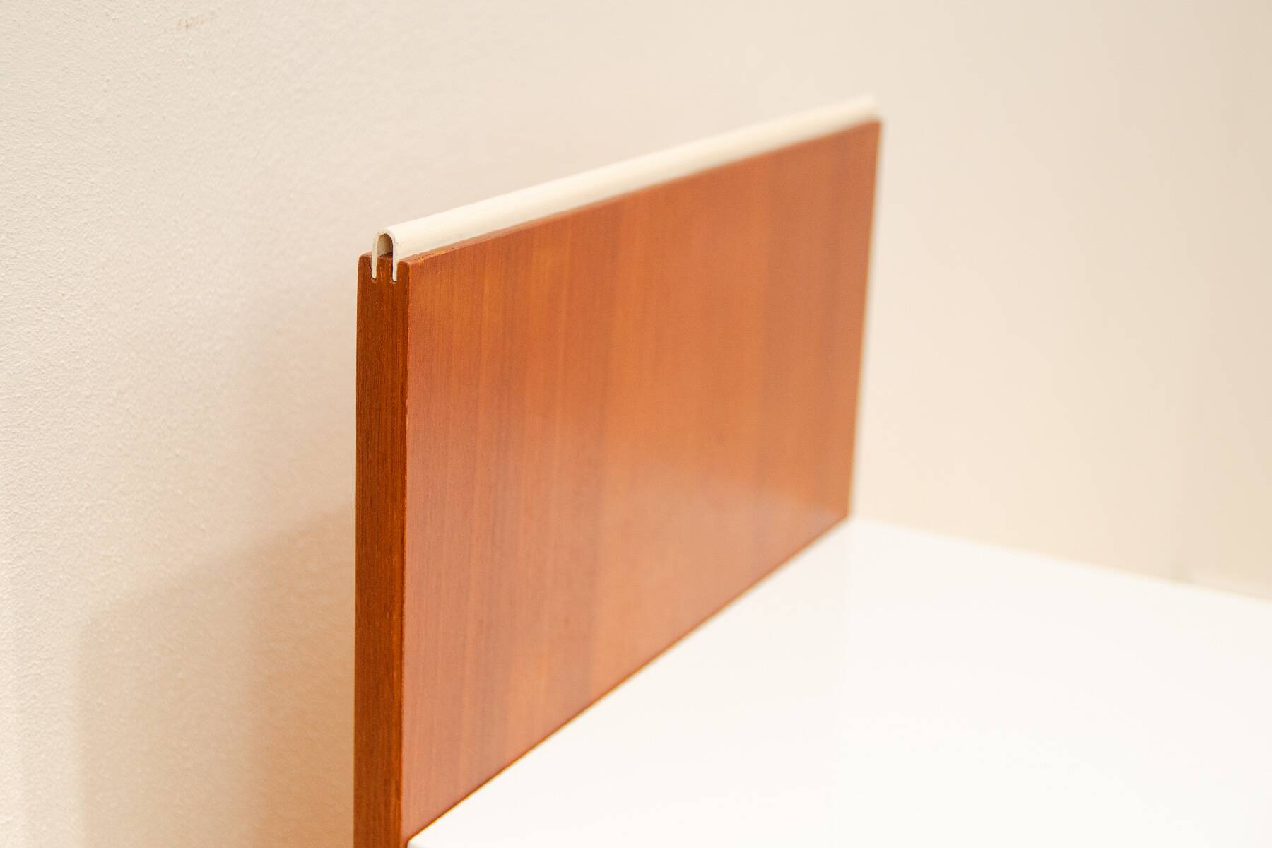 Table de nuit du milieu du siècle entièrement rénovée par Mojmír Požár, années 1960, Tchécoslovaquie