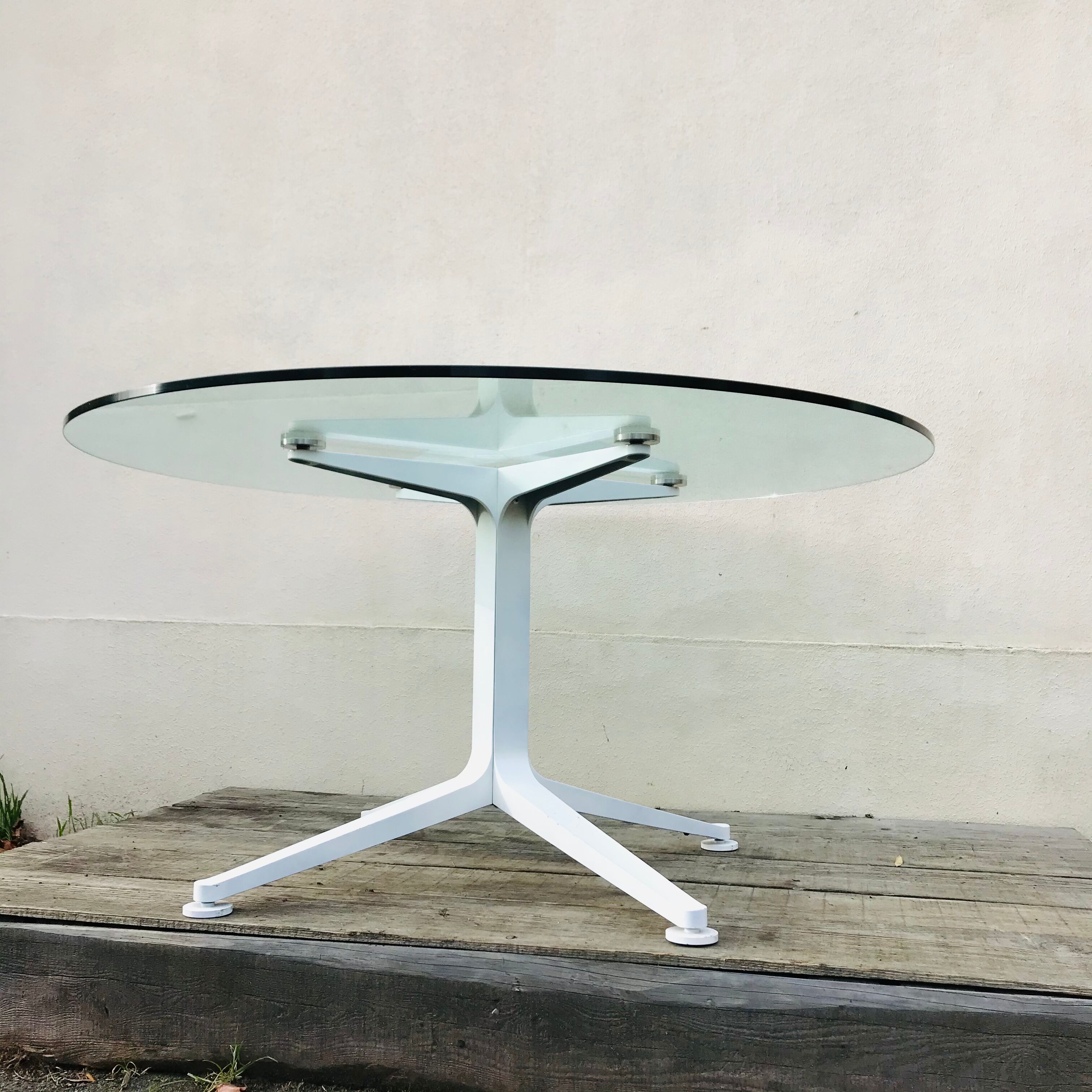 Metal healing and Zanotta glass design