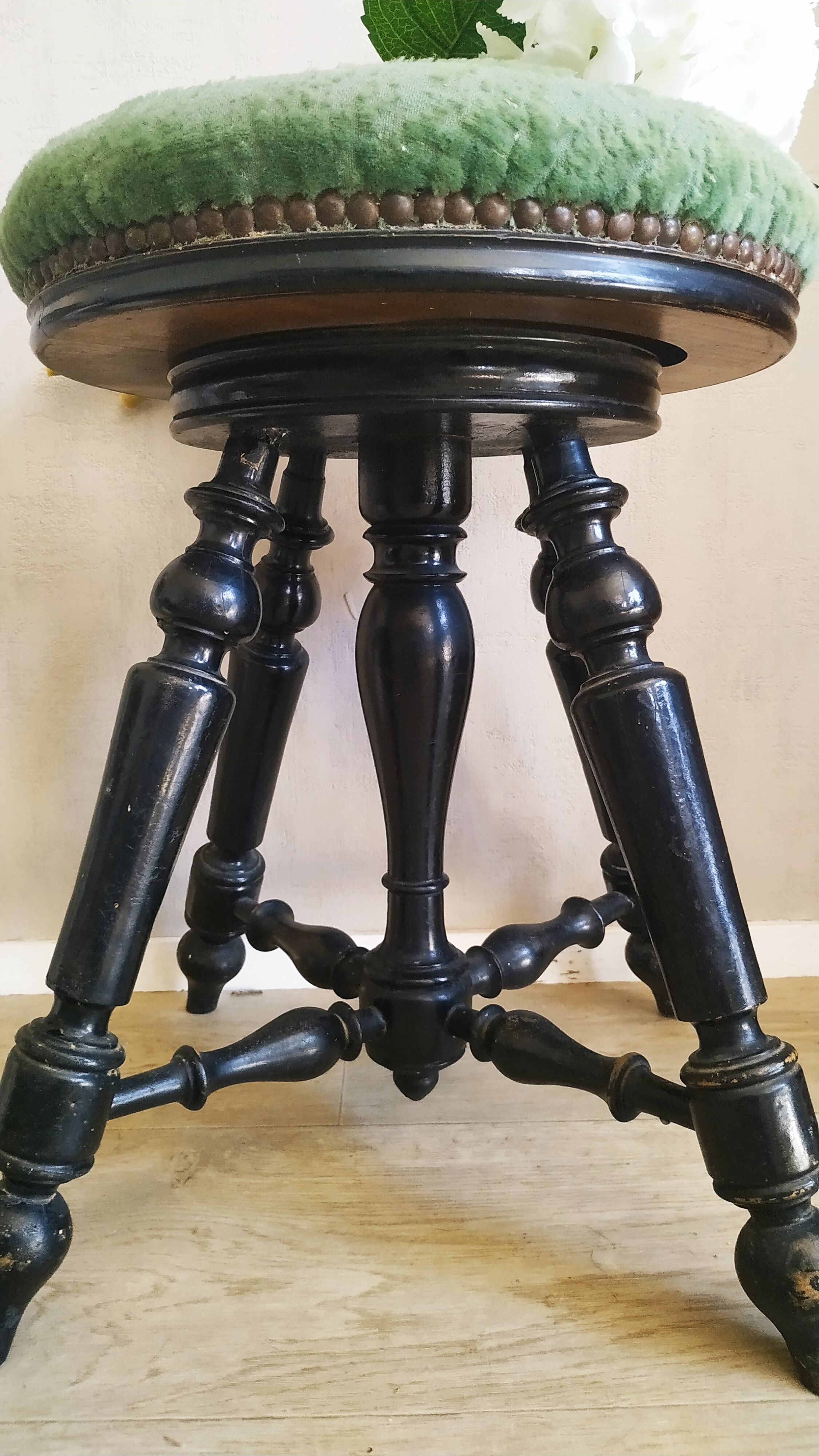 Napoleon III piano stool