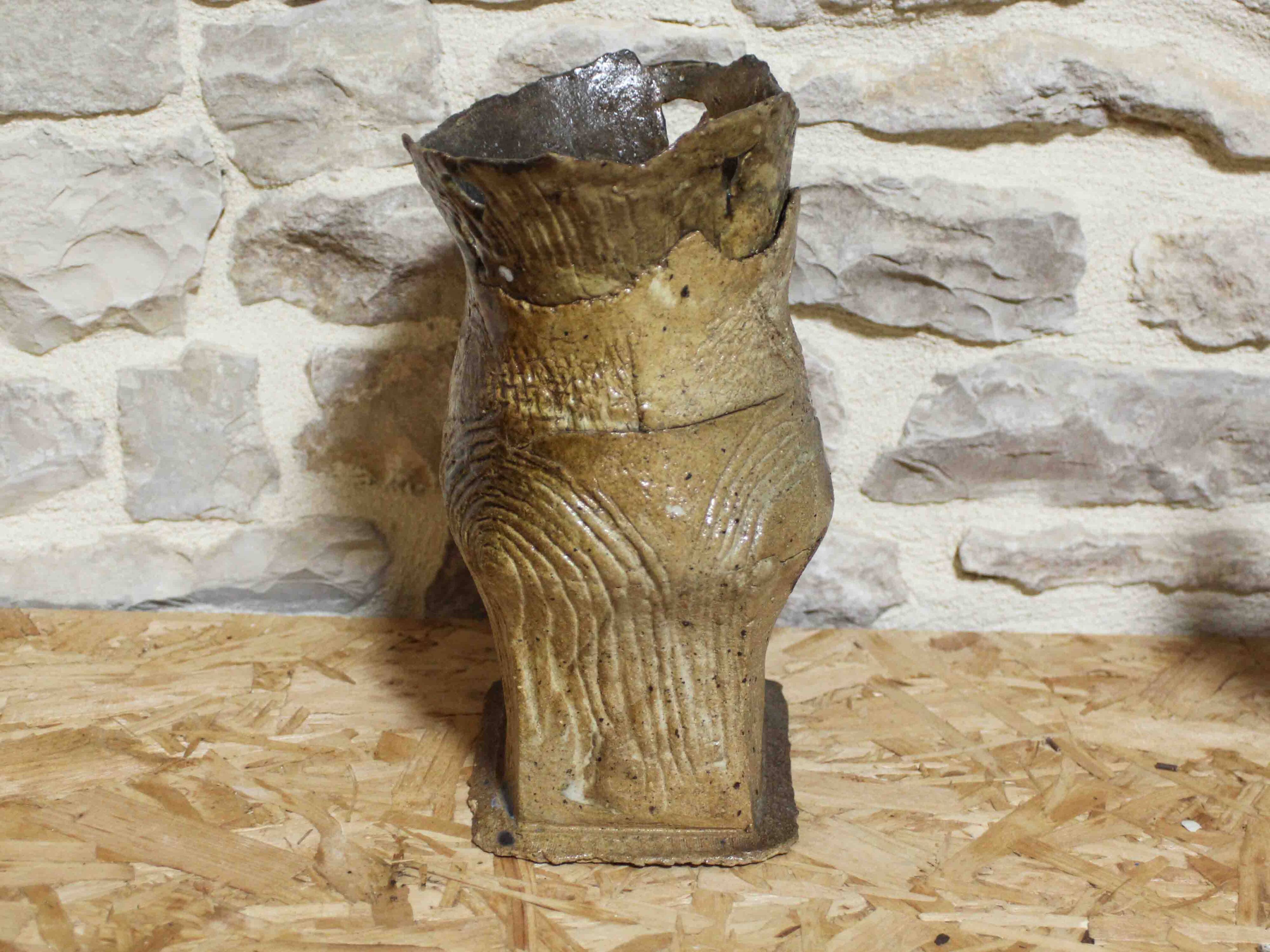 Vase made from a slab of scarified stoneware