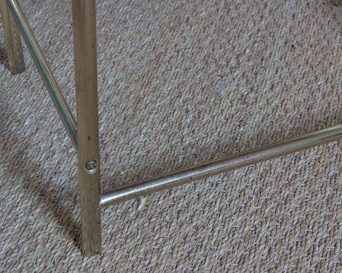 Dressing table in gold metal