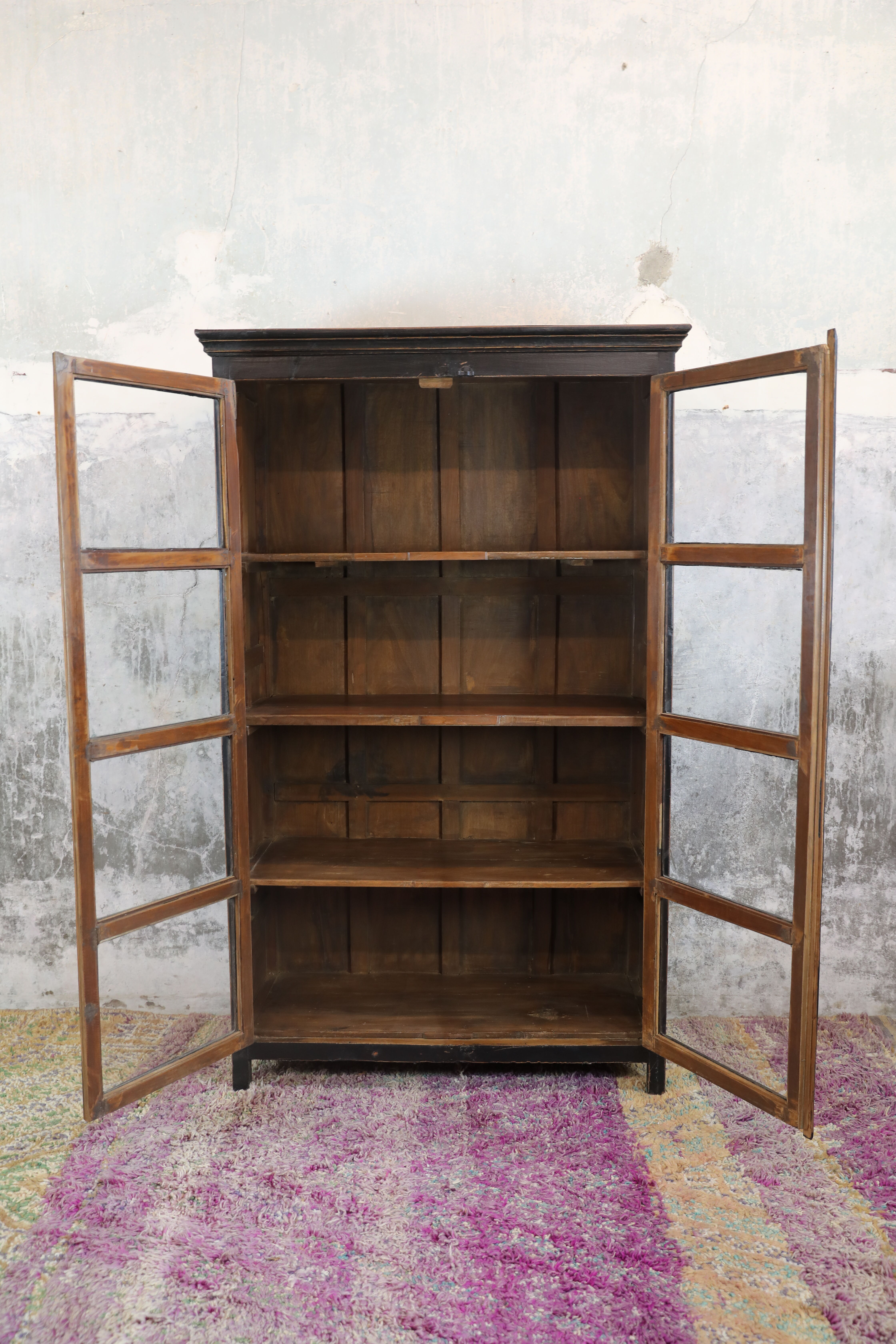 High Indian showcase 2 doors