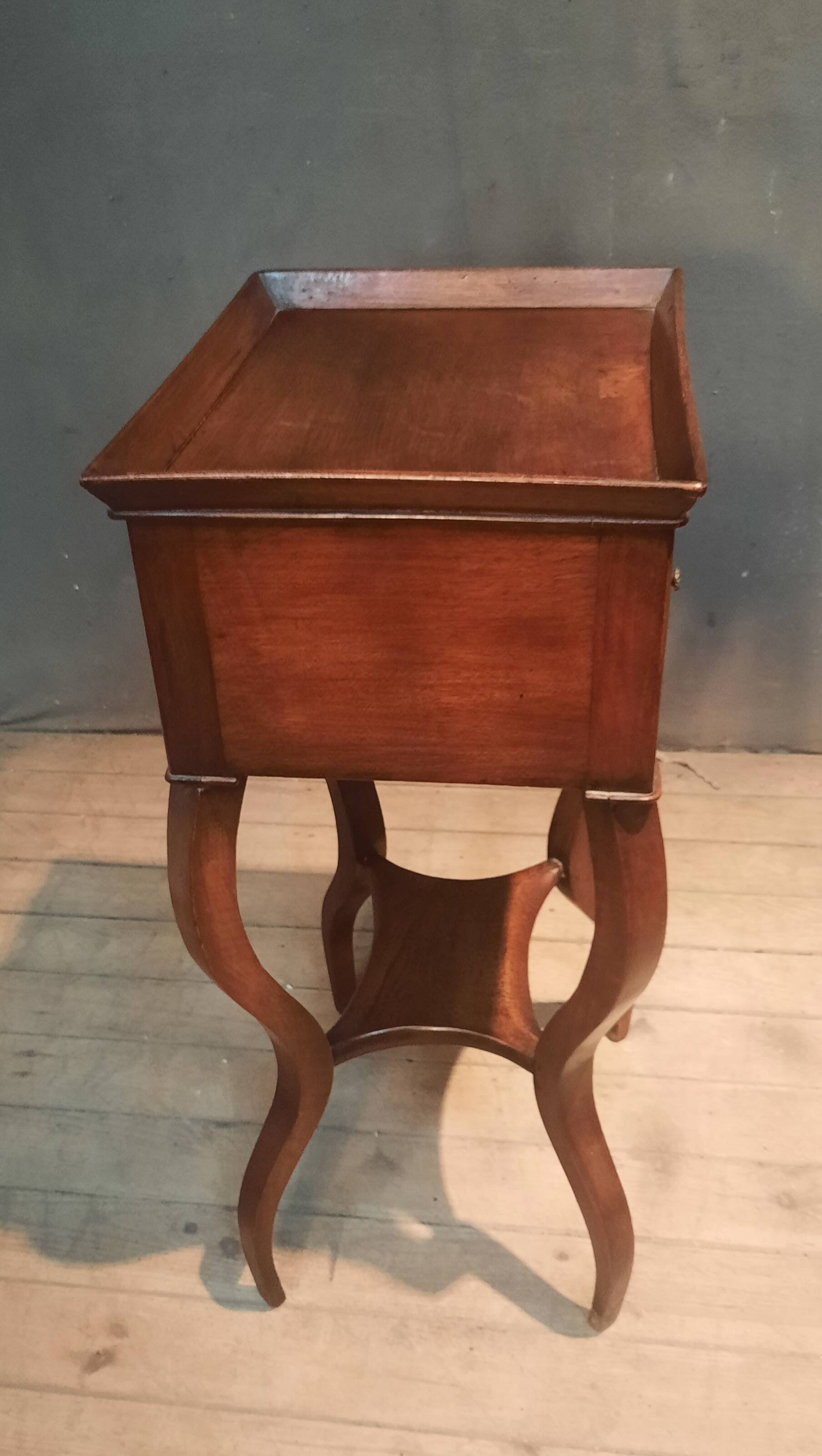 Coiffeuse  du dix-neuvieme sciecle