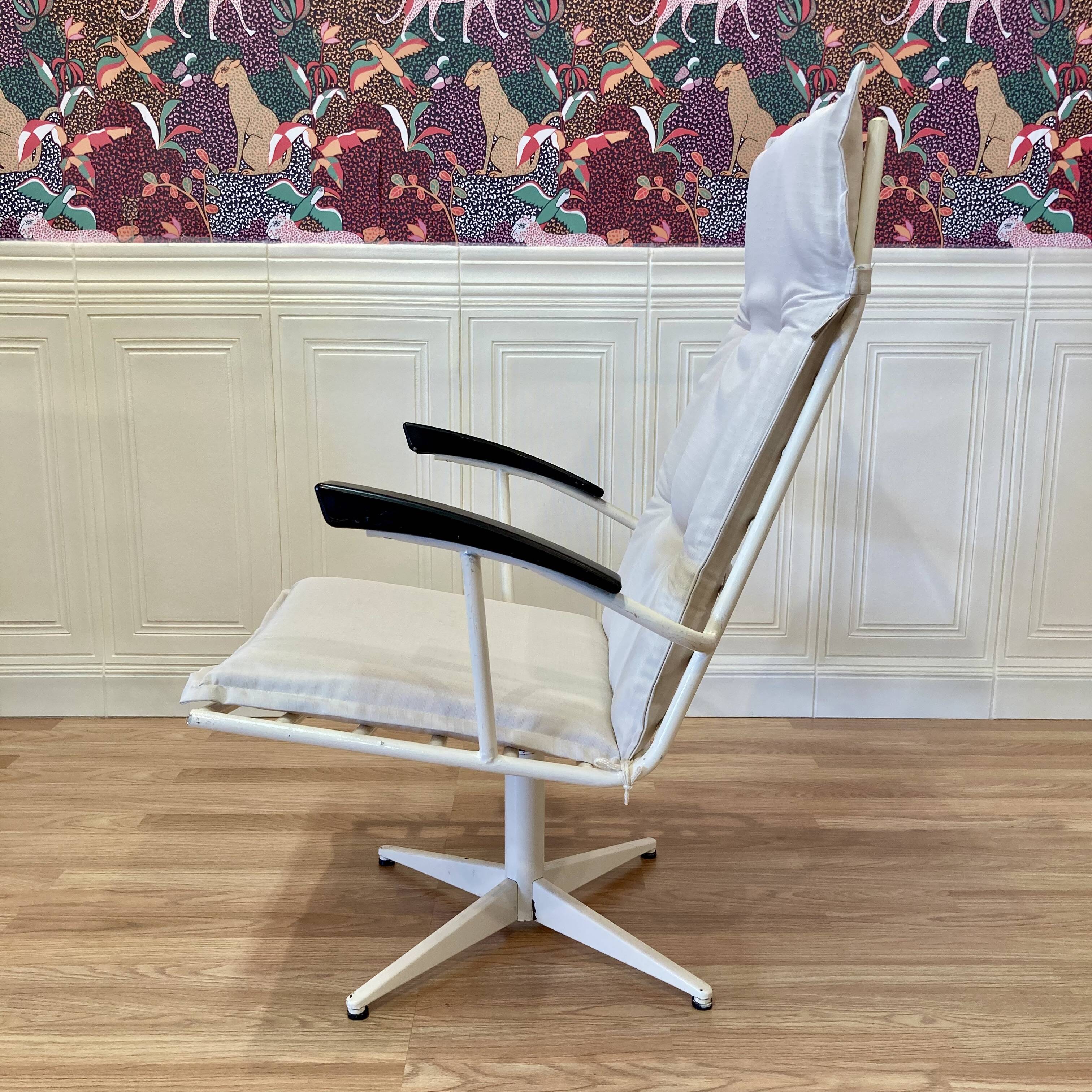 Swivel armchair in metal and Bakelite, 1960s design.