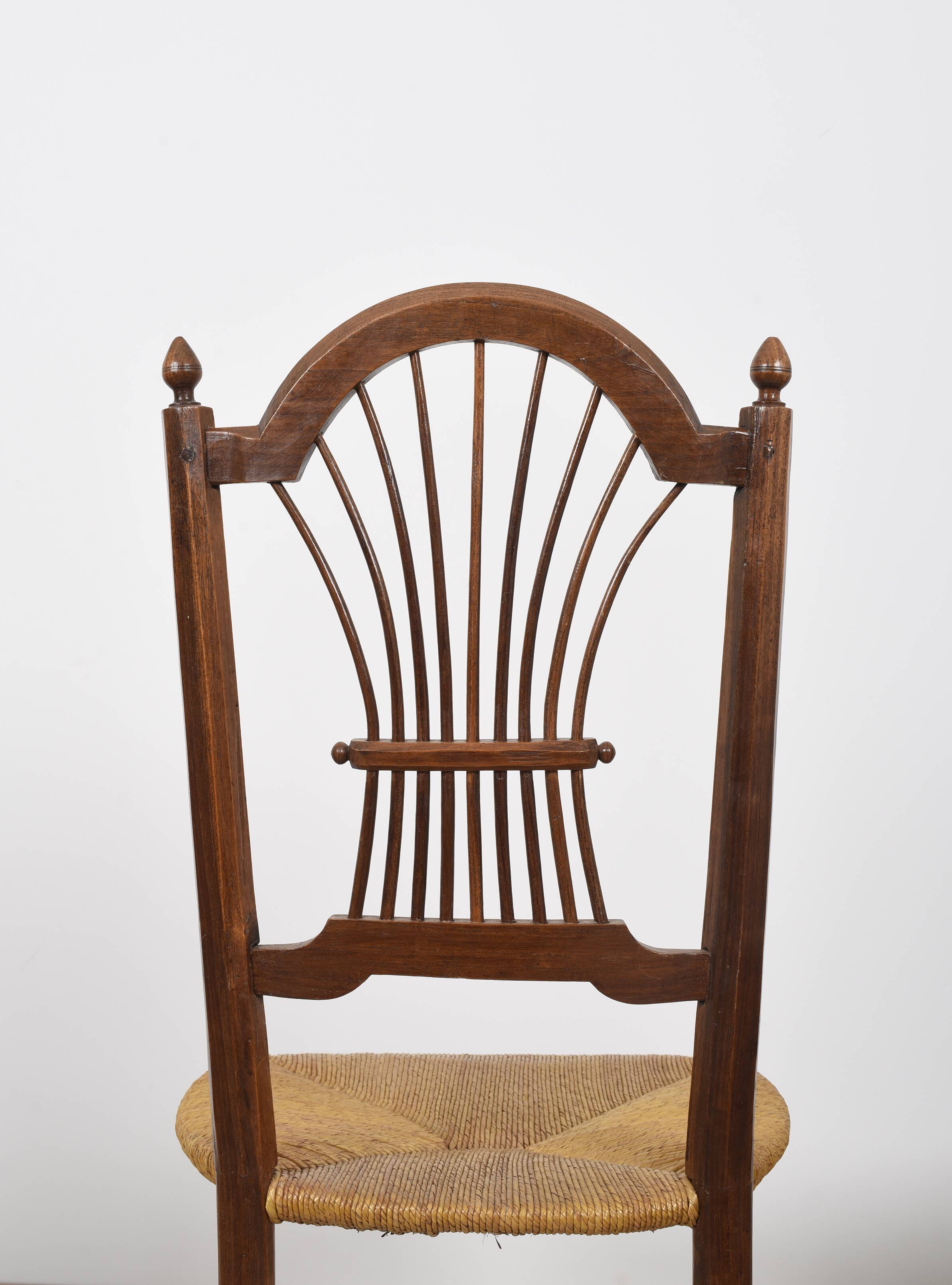3 wooden and straw chairs, decorated with a sheaf of wheat.